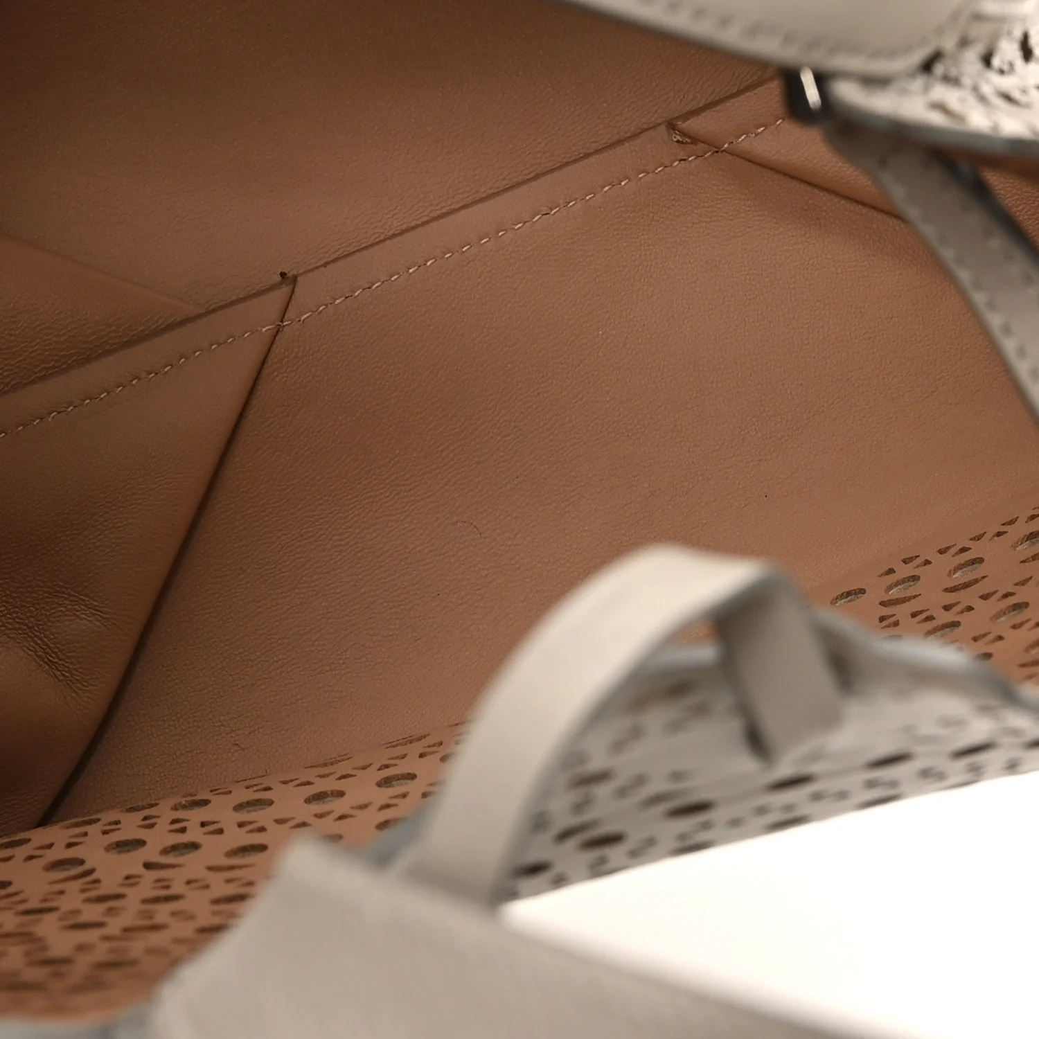 Lux Calfskin Vienne Wave Mina 25 Bag Perle - Image 6