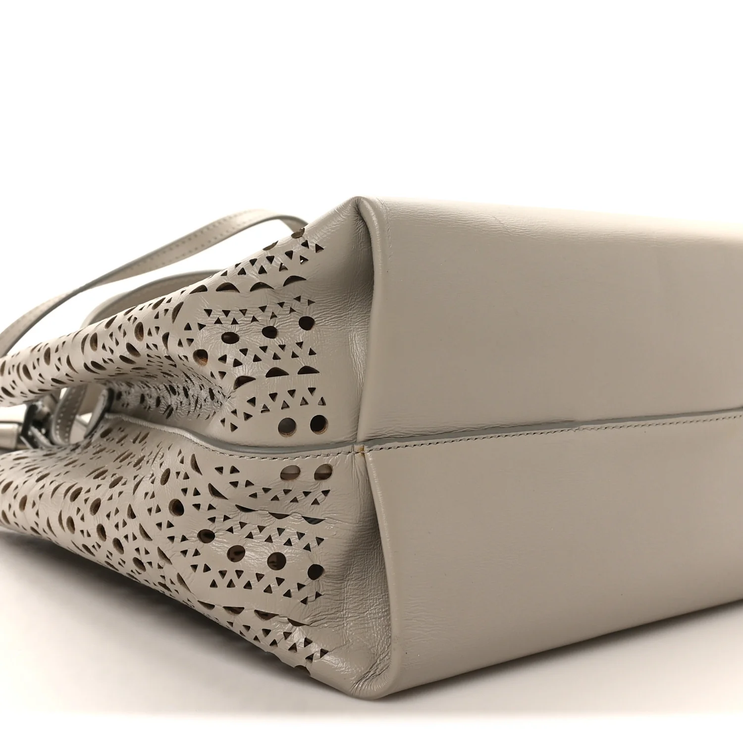 Lux Calfskin Vienne Wave Mina 25 Bag Perle - Image 9