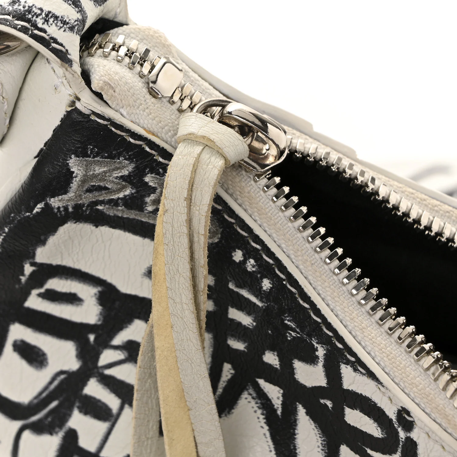 Agneau Arena Graffiti Le Cagole Shoulder Bag XS White Black - Image 13