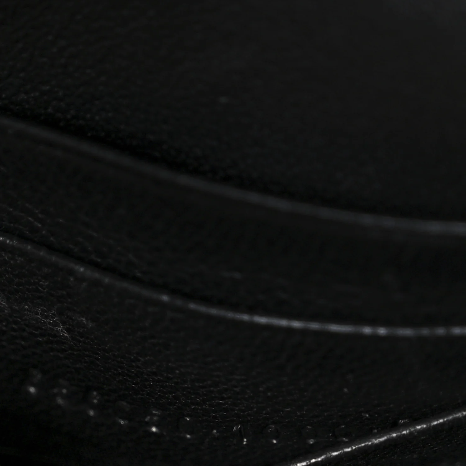 Shiny Calfskin Crocodile Embossed Hourglass Chain Bag Black - Image 8