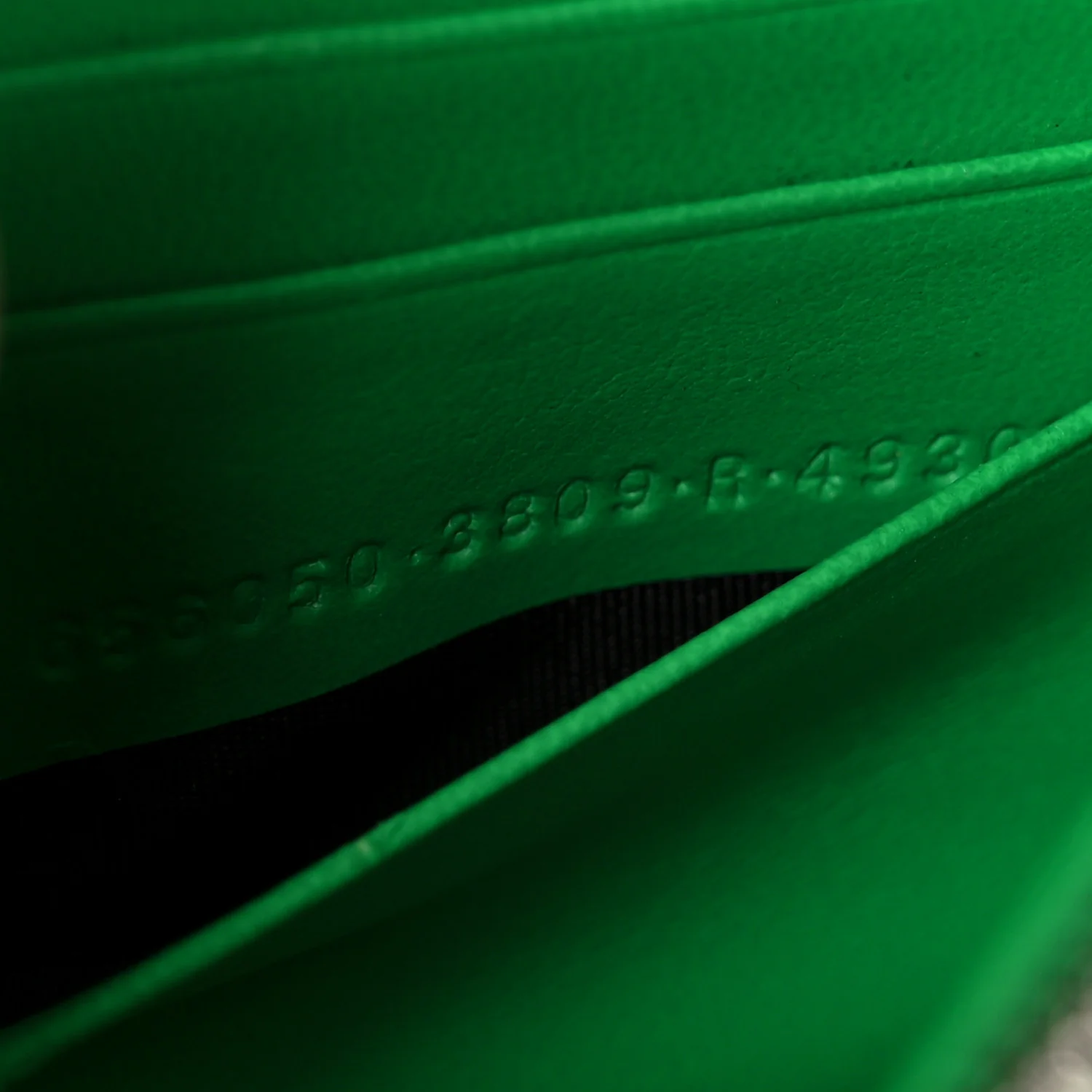 Shiny Calfskin Crocodile Embossed Hourglass Chain Bag Vivid Green - Image 8