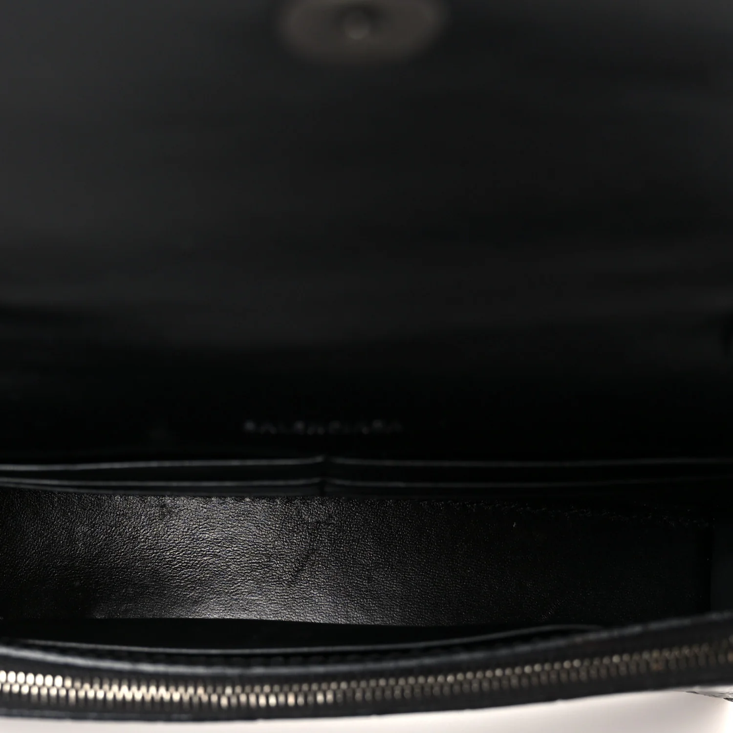 Shiny Calfskin Monochrome Crocodile Embossed Hourglass Chain Bag Black - Image 5