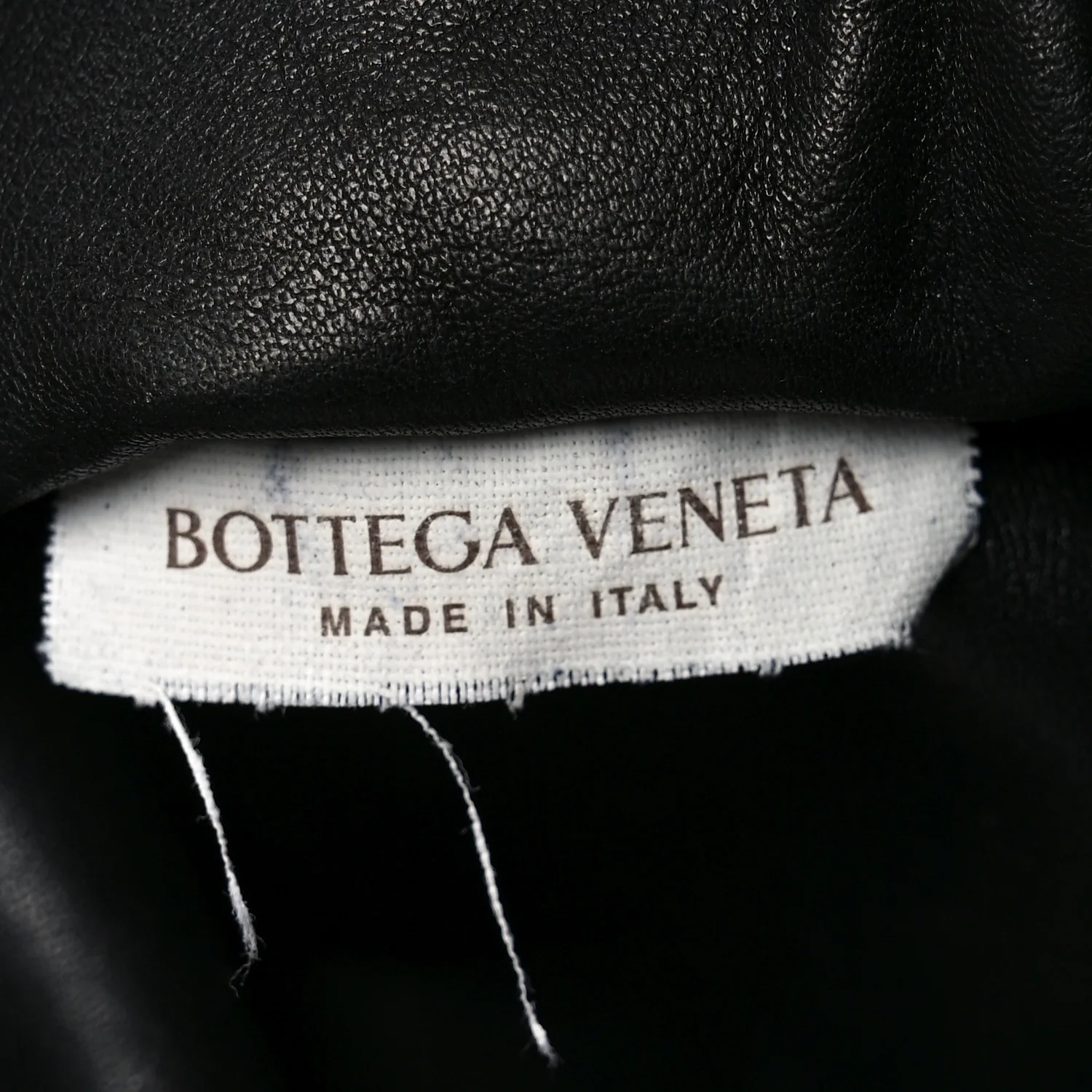 Butter Calfskin The Mini Pouch Black - Image 6