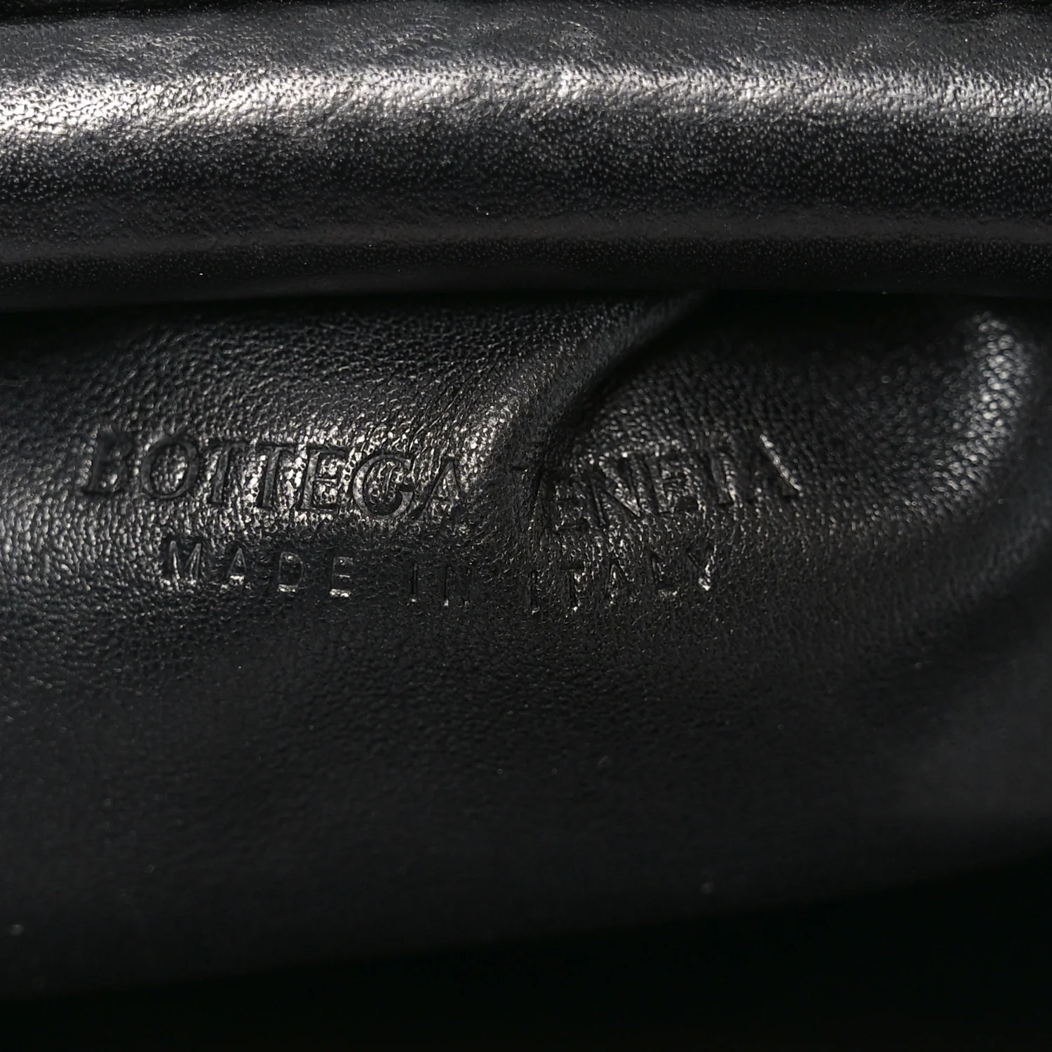 Butter Calfskin The Mini Pouch Black - Image 7