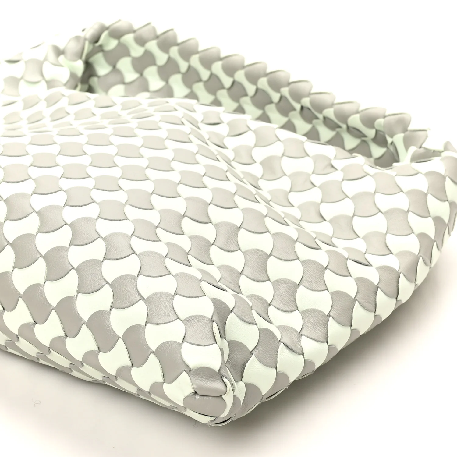 Calfskin Intrecciato Small Hop Agate Glacier - Image 9