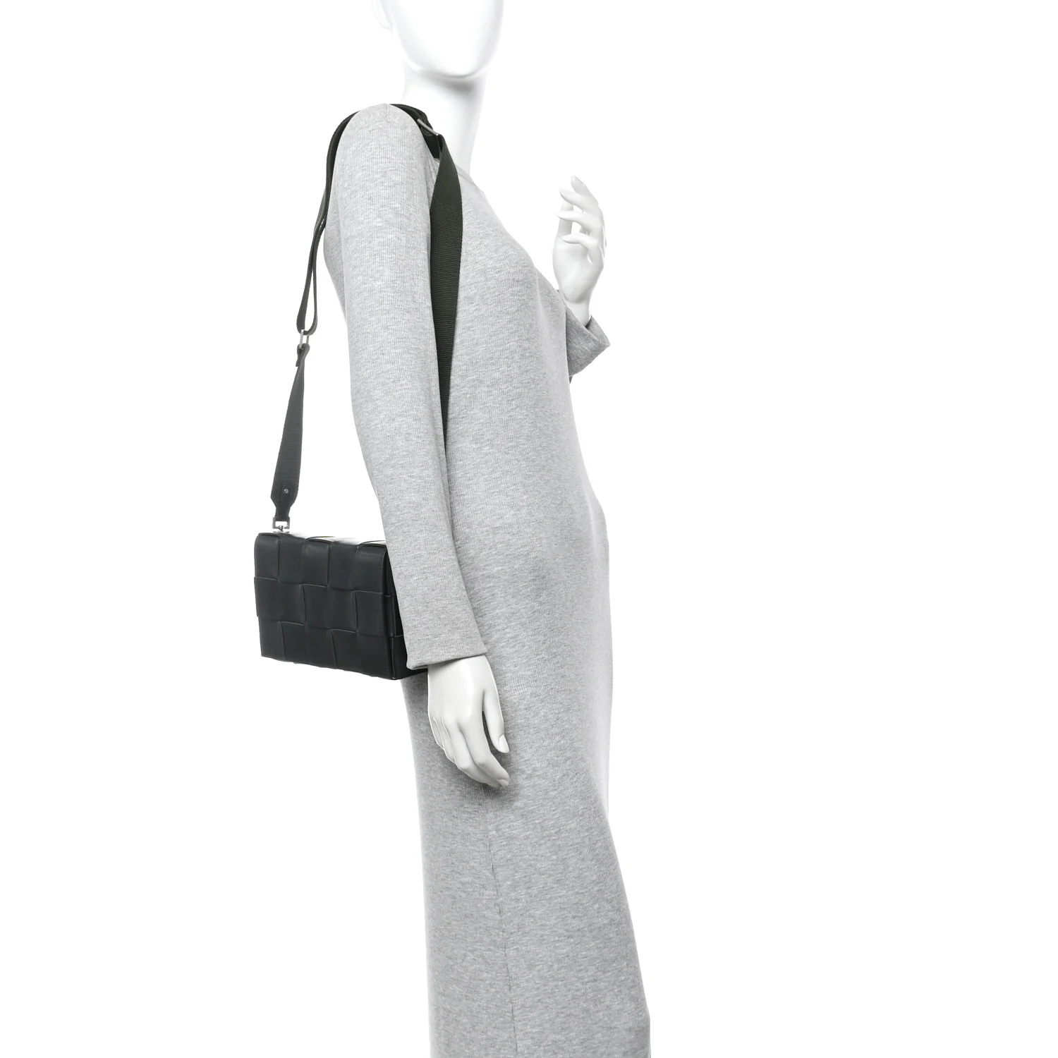 Calfskin Maxi Intreccio Cassette With Strap Bag Dark Green - Image 2