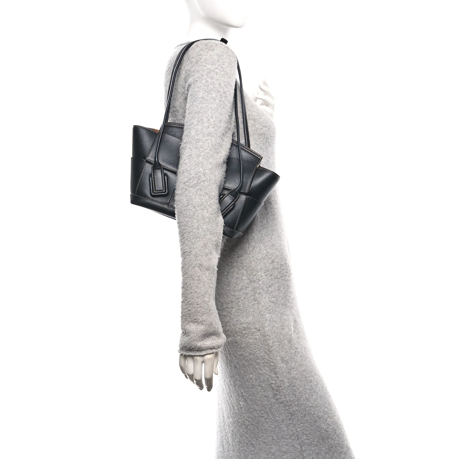 French Calfskin Maxi Intrecciato Arco 33 Black - Image 2