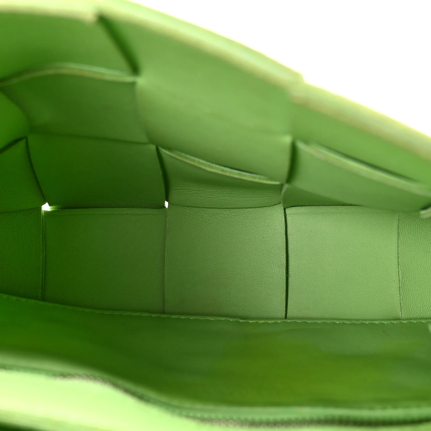 Lambskin Maxi Intrecciato Cassette Crossbody Bag Pistachio - Image 5