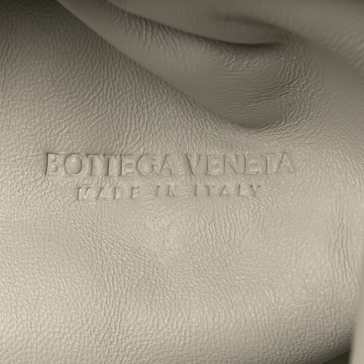 Metallic Crinkled Lambskin The Pouch Oversized Clutch Oro - Image 6