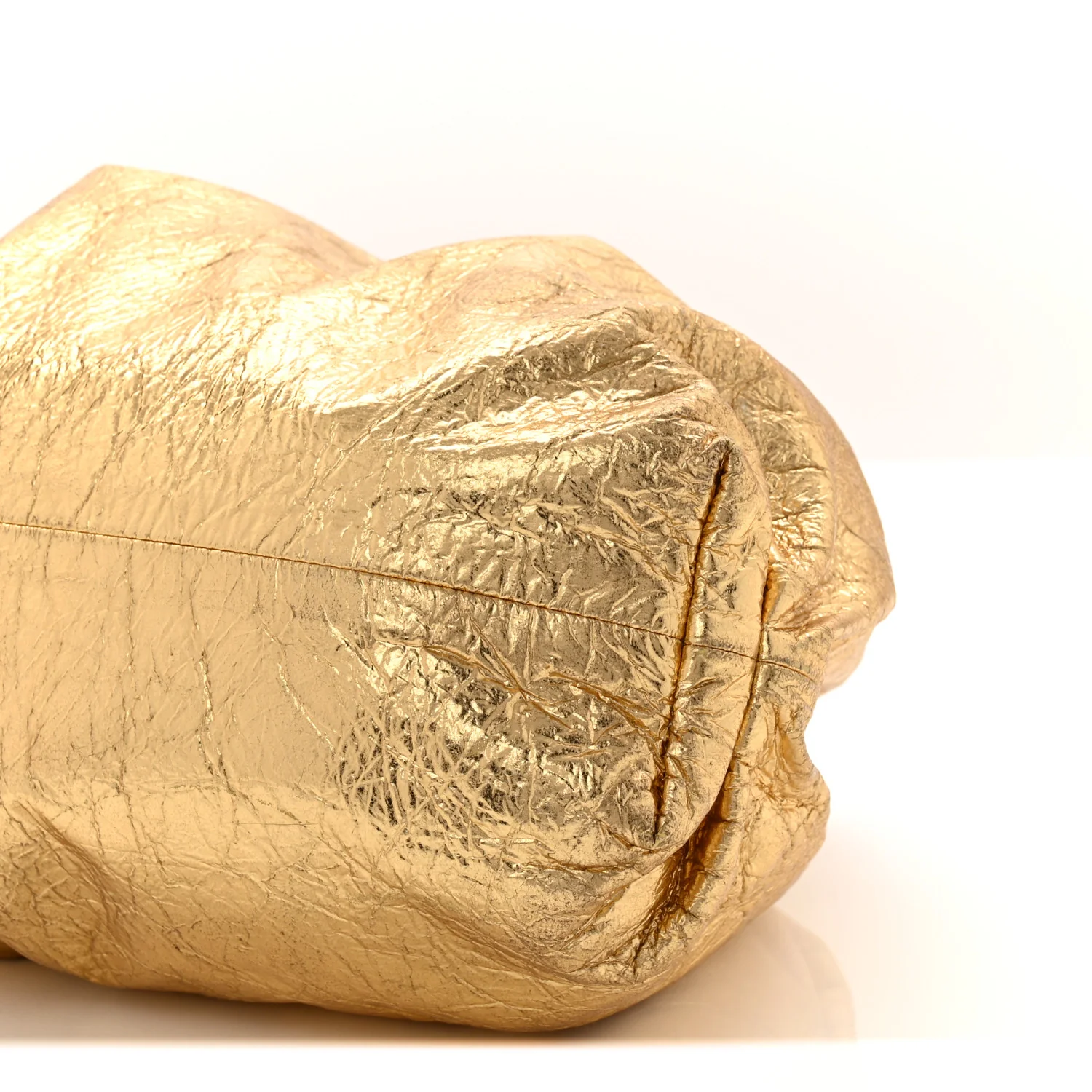 Metallic Crinkled Lambskin The Pouch Oversized Clutch Oro - Image 10