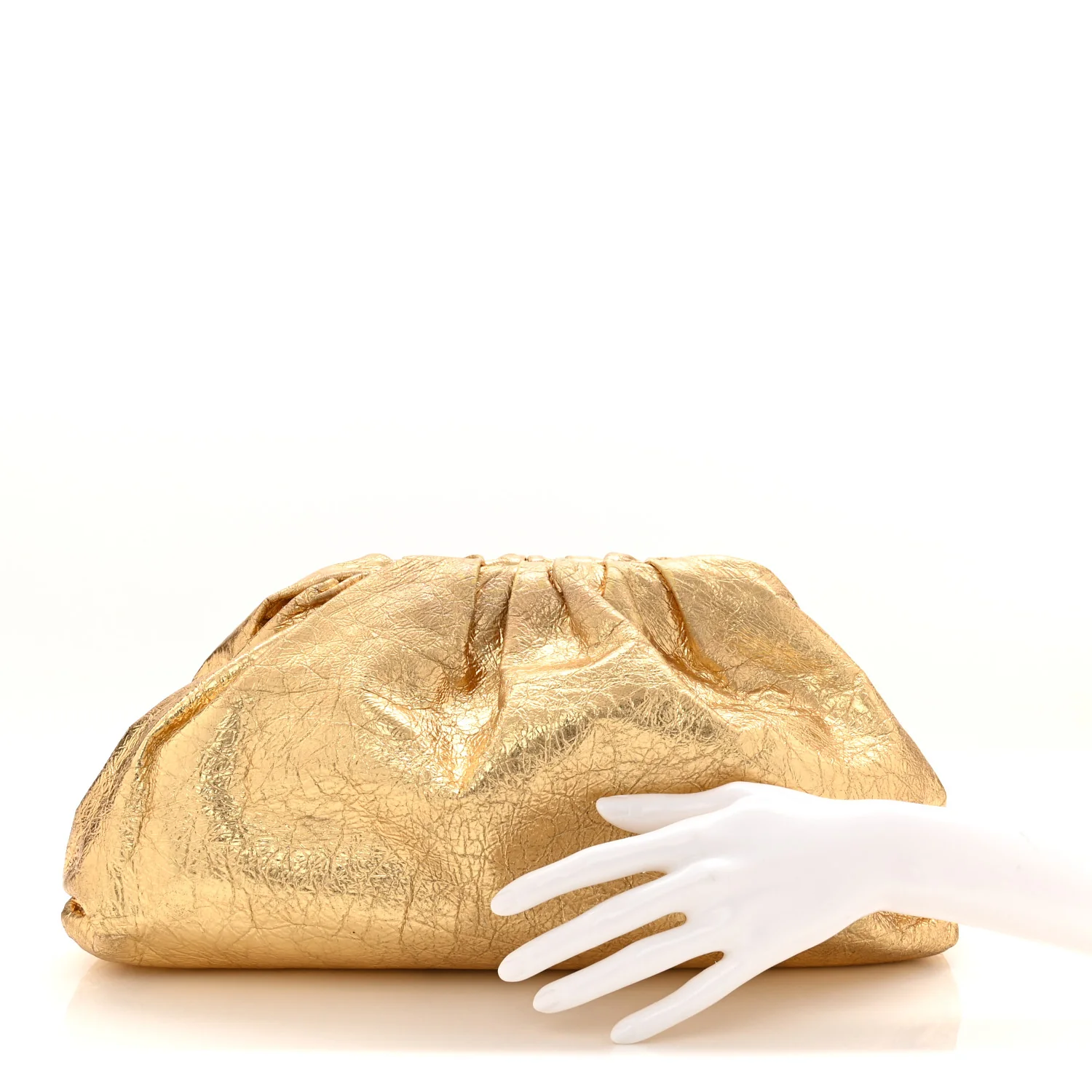 Metallic Crinkled Lambskin The Pouch Oversized Clutch Oro - Image 2