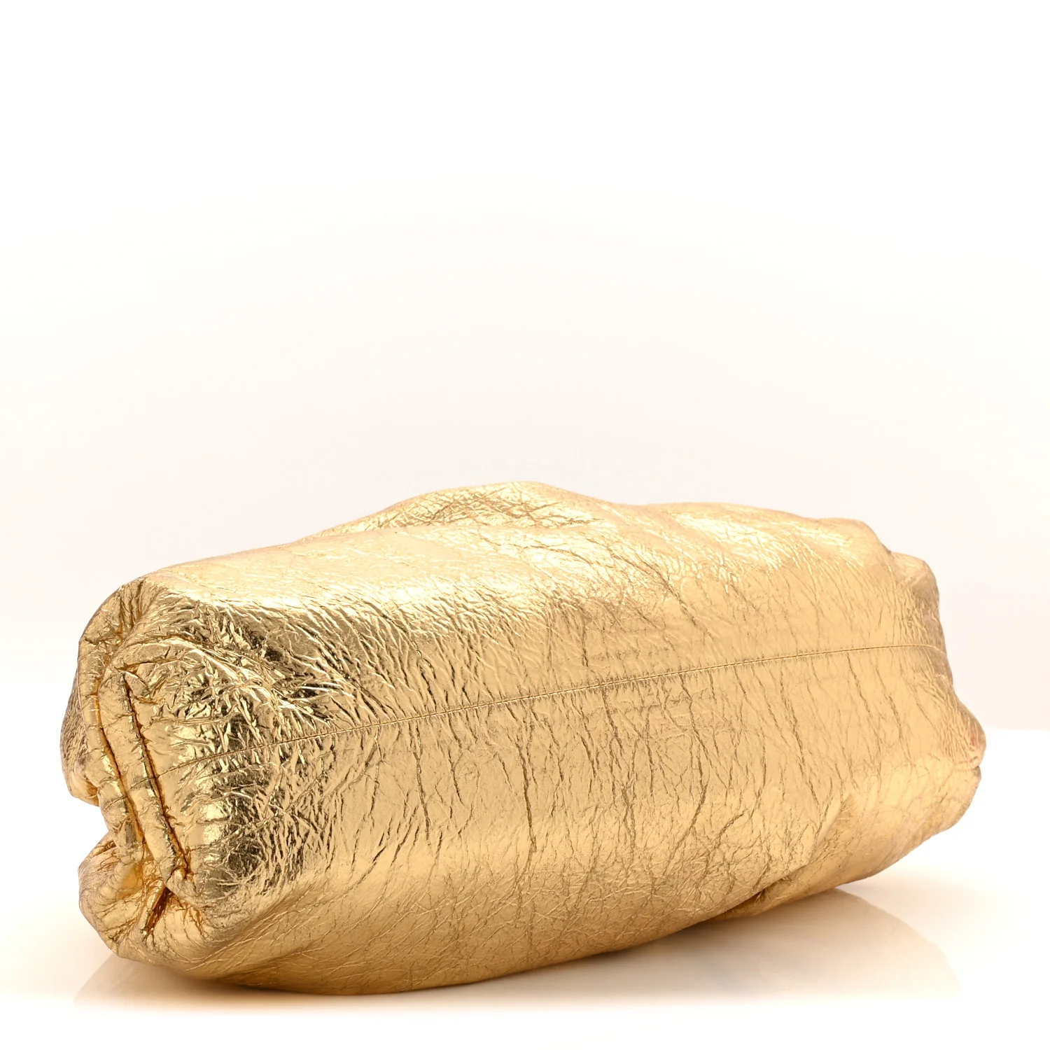 Metallic Crinkled Lambskin The Pouch Oversized Clutch Oro - Image 4