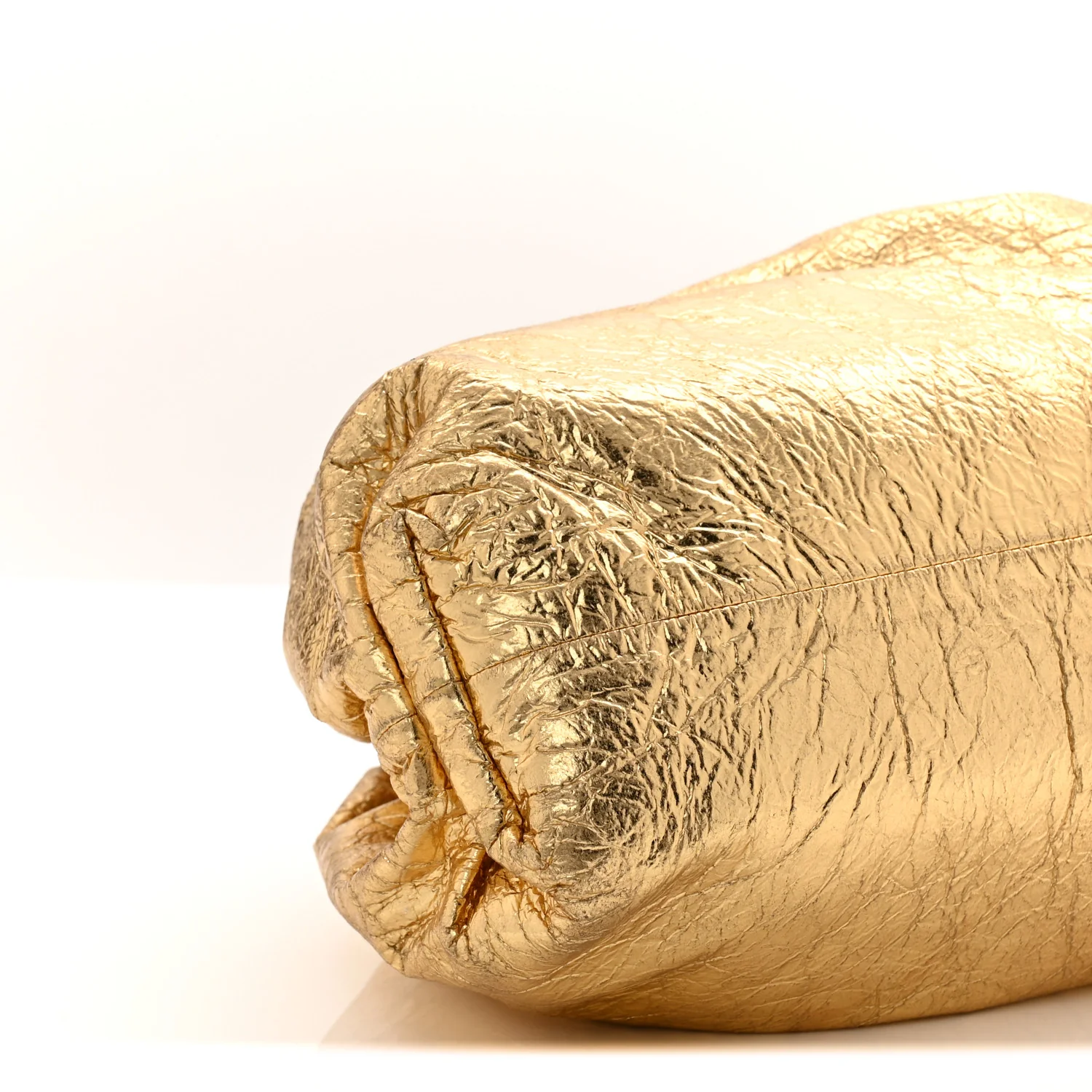 Metallic Crinkled Lambskin The Pouch Oversized Clutch Oro - Image 9