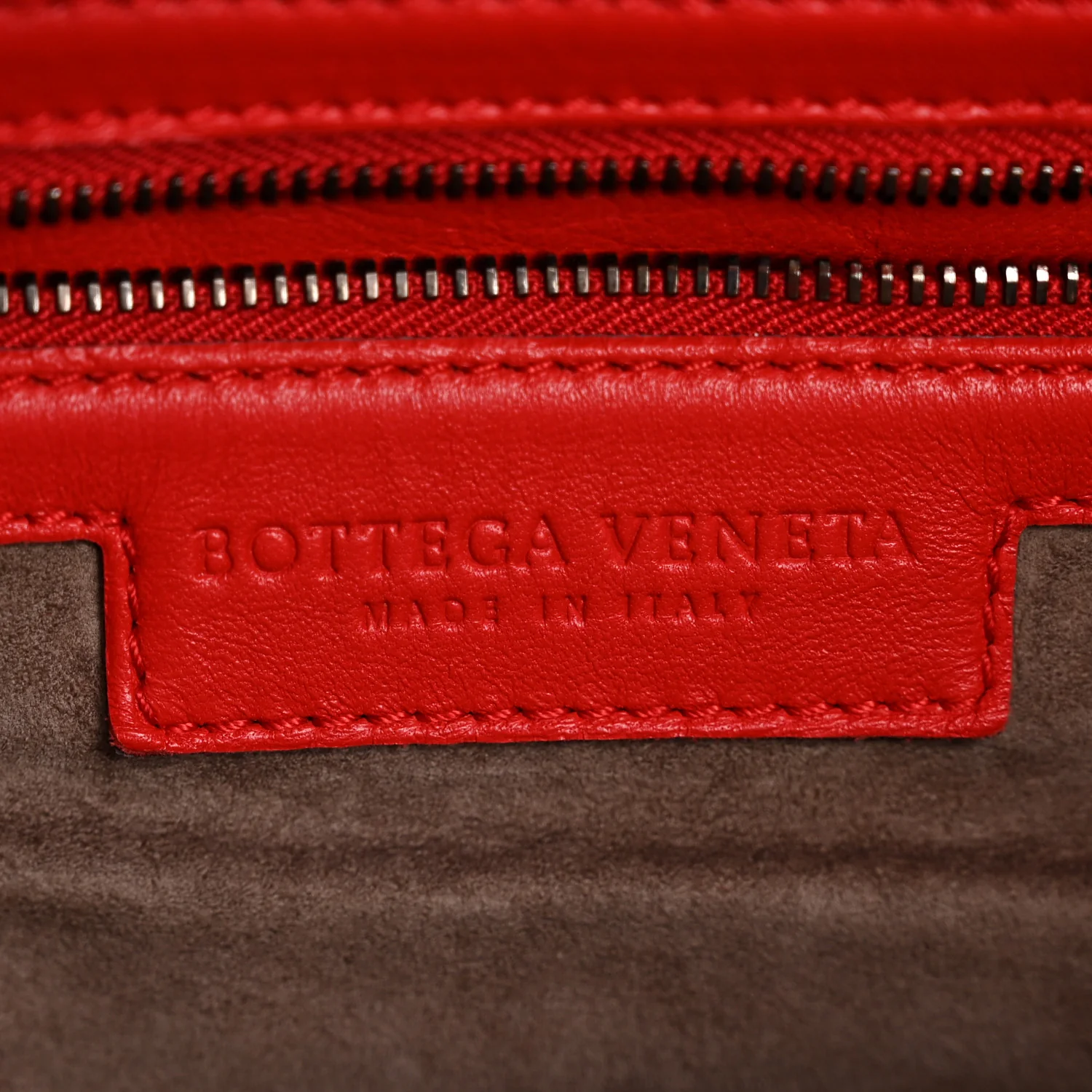Nappa Intrecciato Medium Belly Veneta Hobo Flame - Image 7