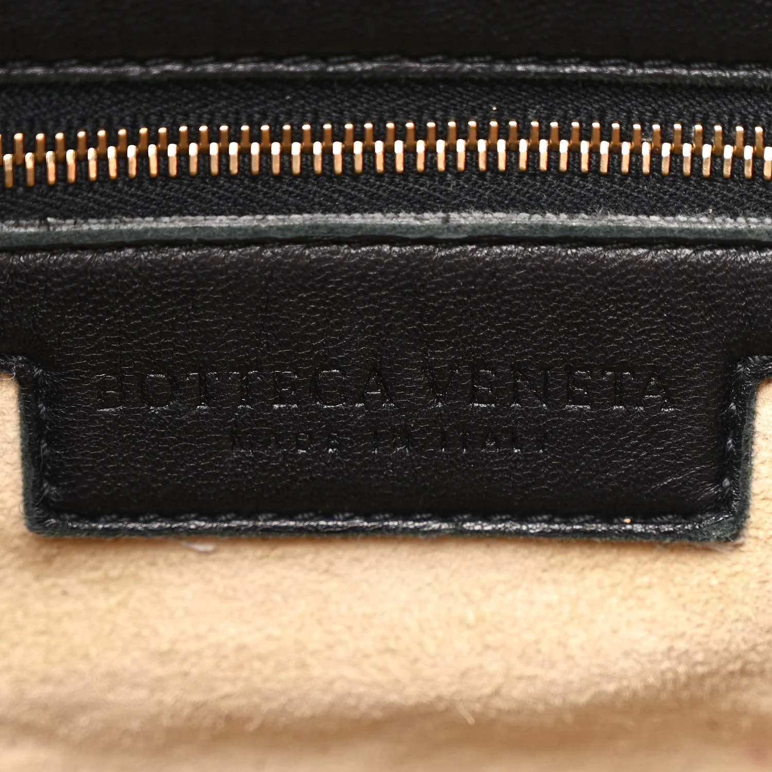 Nappa Intrecciato Medium Veneta Hobo Black - Image 7