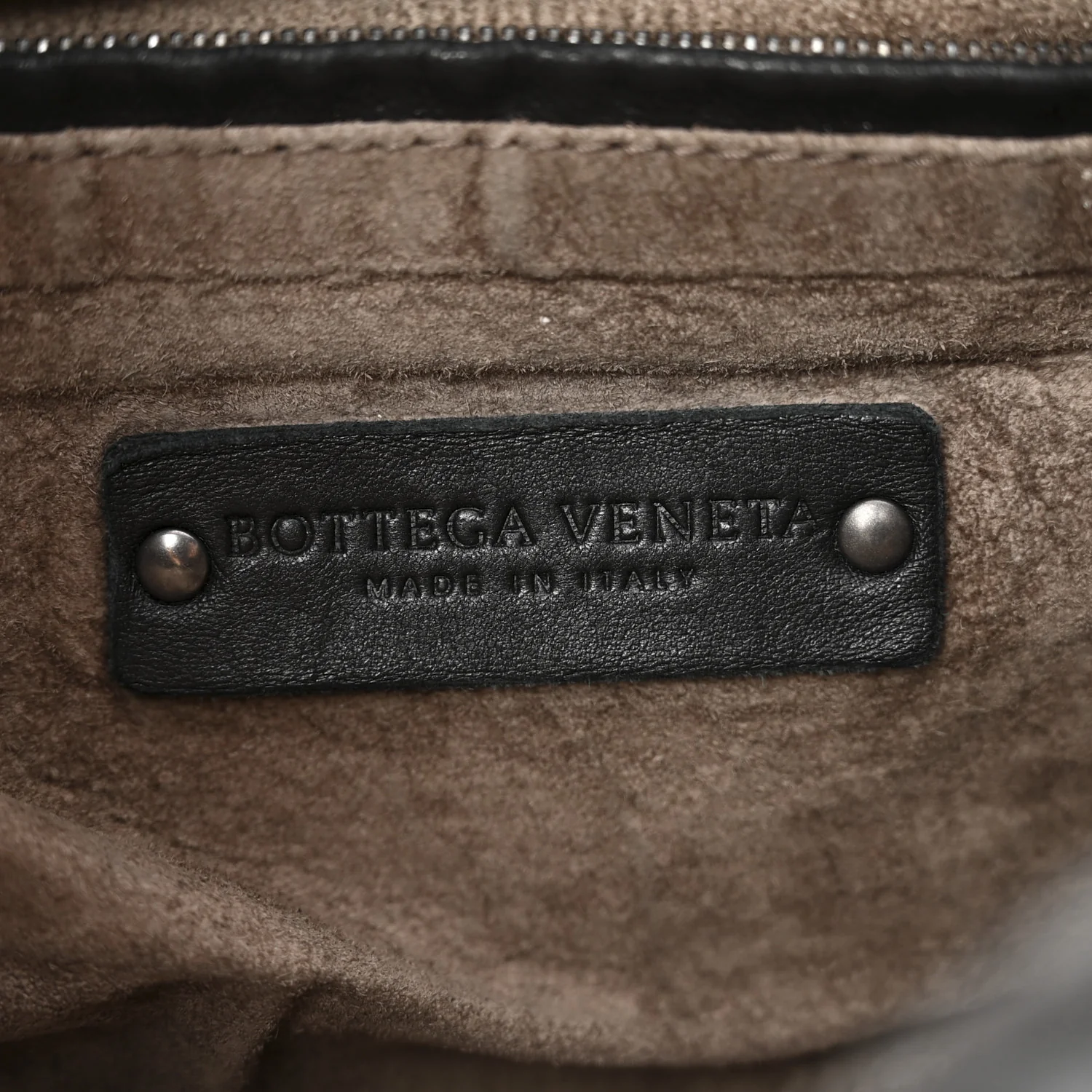 Nappa Intrecciato Medium Veneta Hobo Black - Image 6