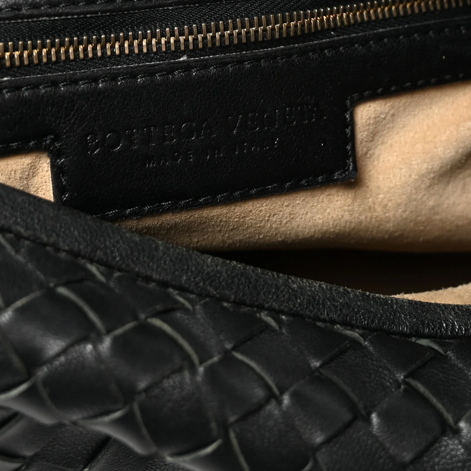 Nappa Intrecciato Medium Veneta Hobo Black - Image 6