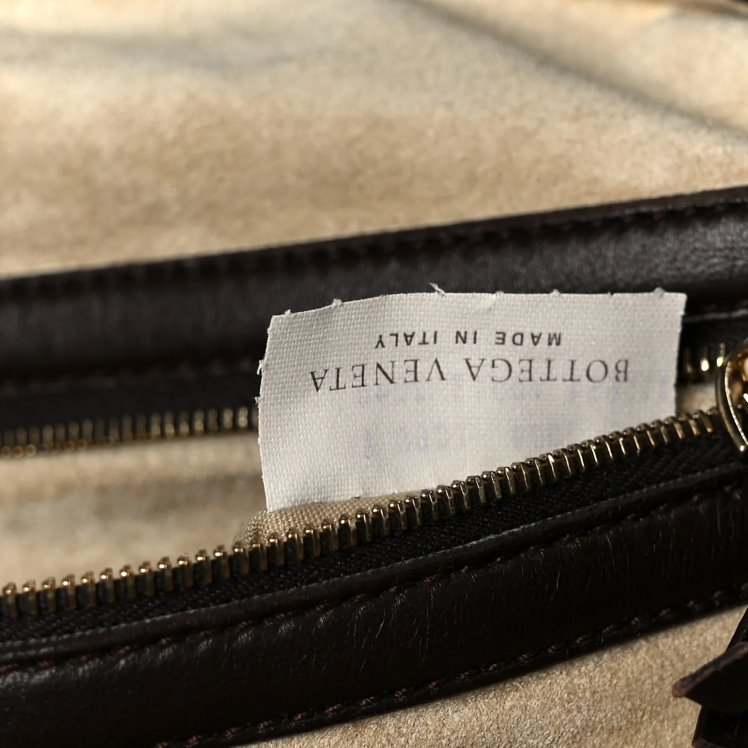 Nappa Intrecciato Medium Veneta Hobo Ebano - Image 7