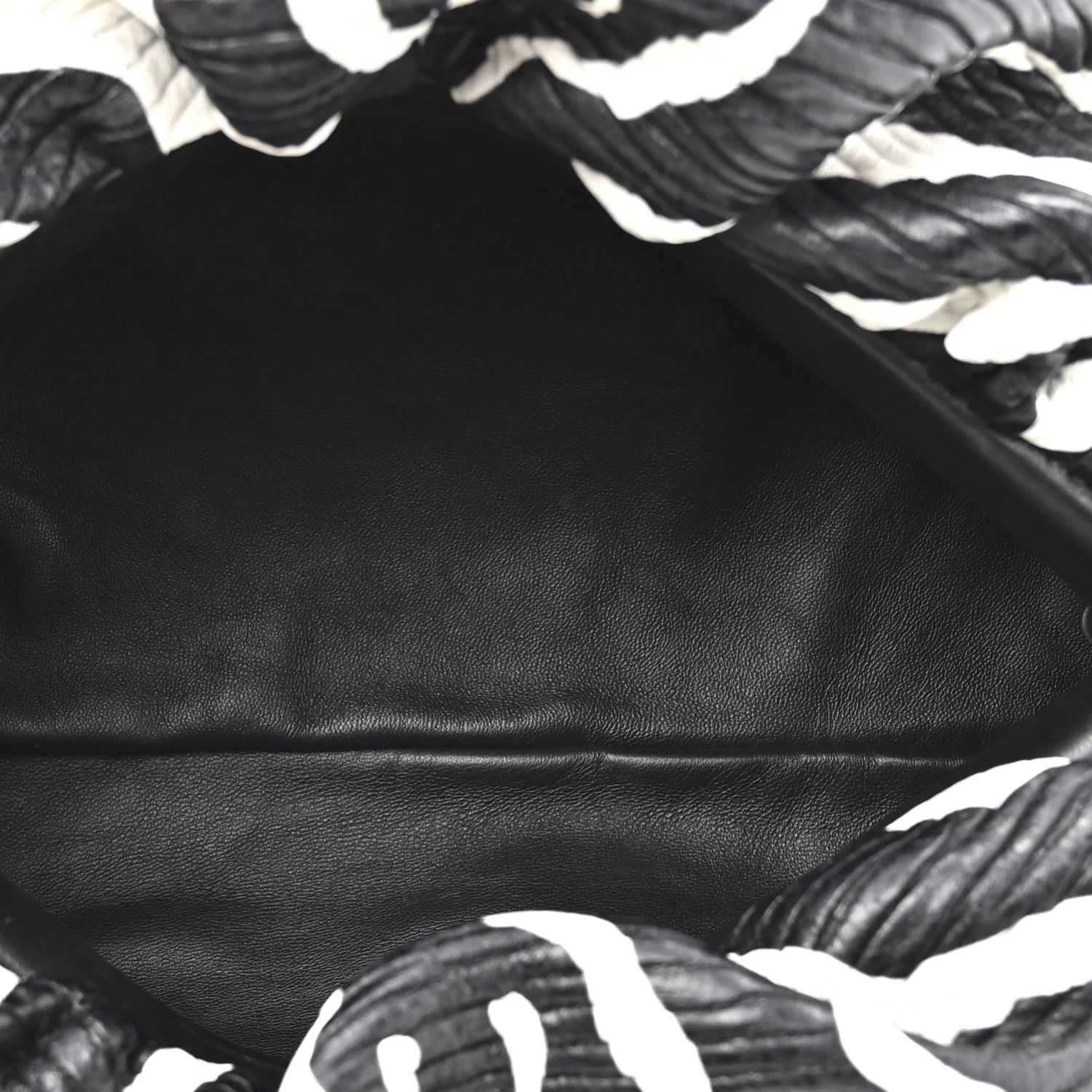 Nappa Zebra Print The Pouch Chain White Black - Image 5