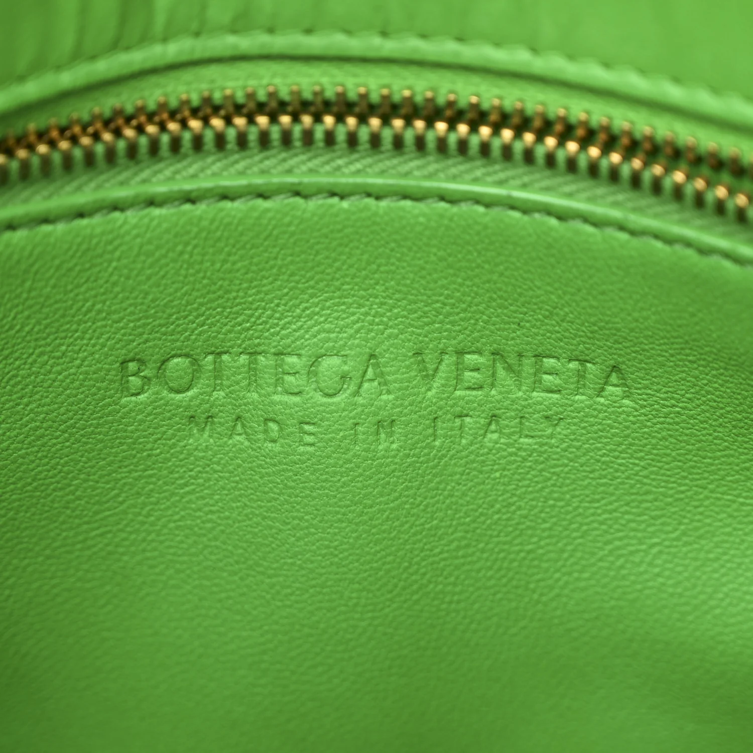 Patent Maxi Intrecciato Cassette Crossbody Bag Parakeet - Image 6