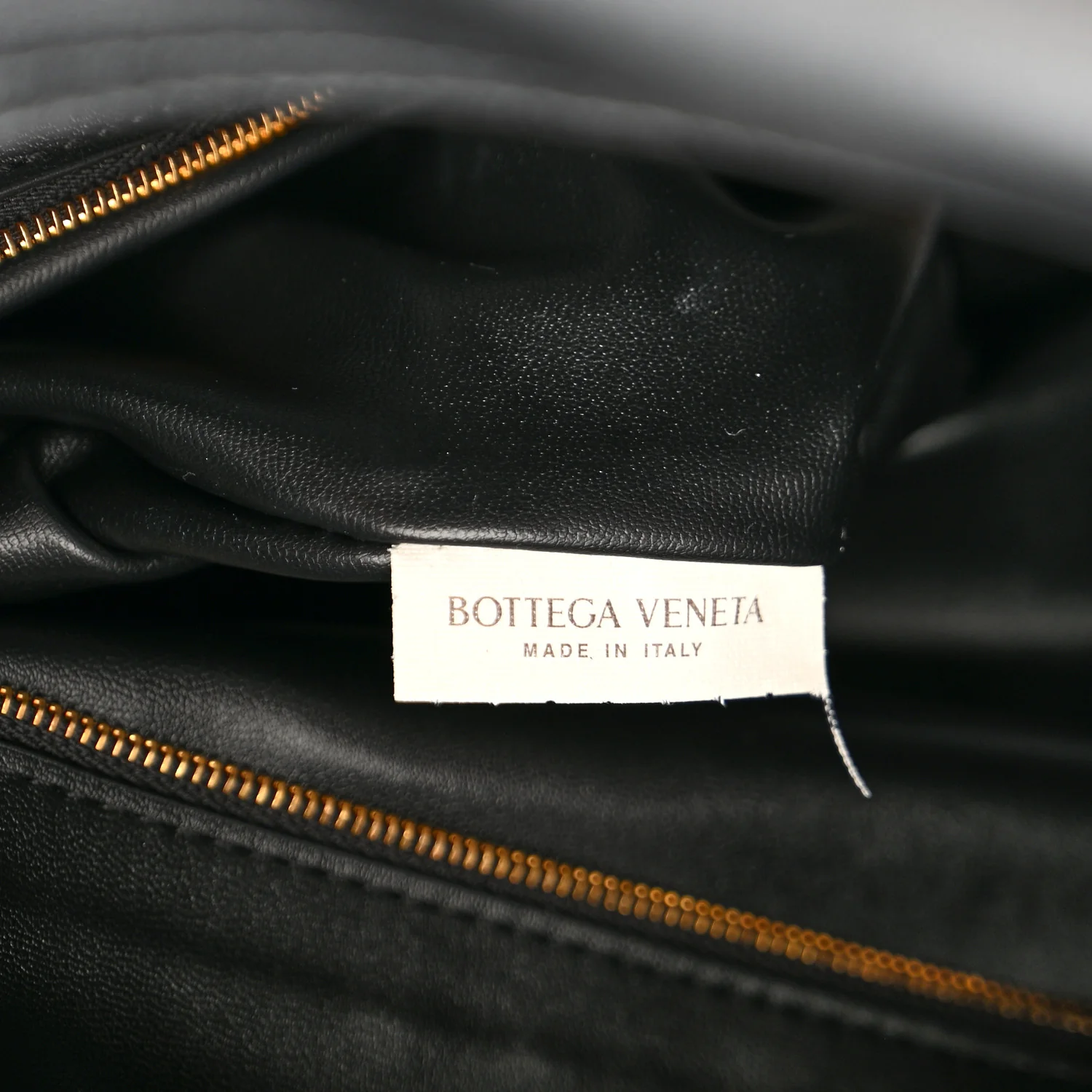Silky Calfskin Large Hop Black - Image 13
