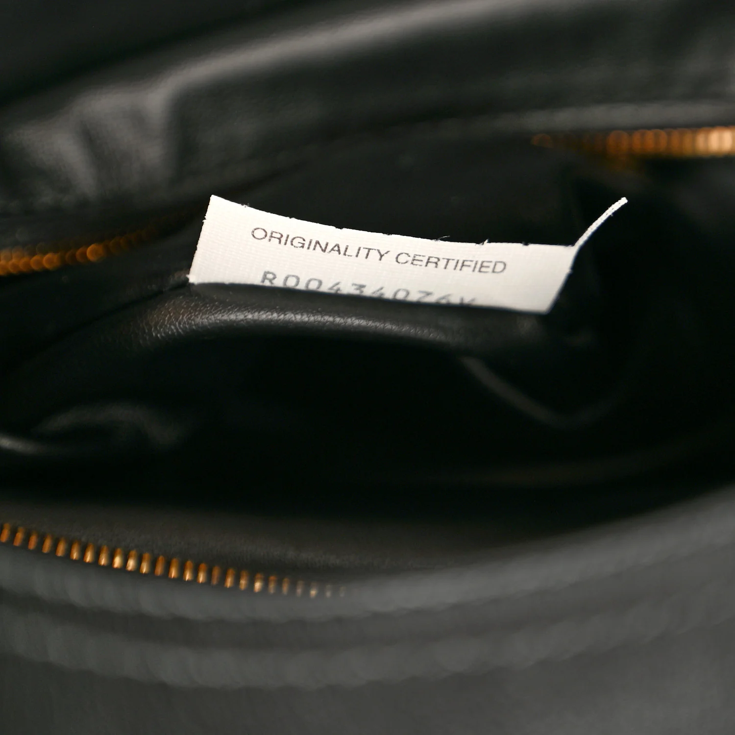 Silky Calfskin Large Hop Black - Image 14