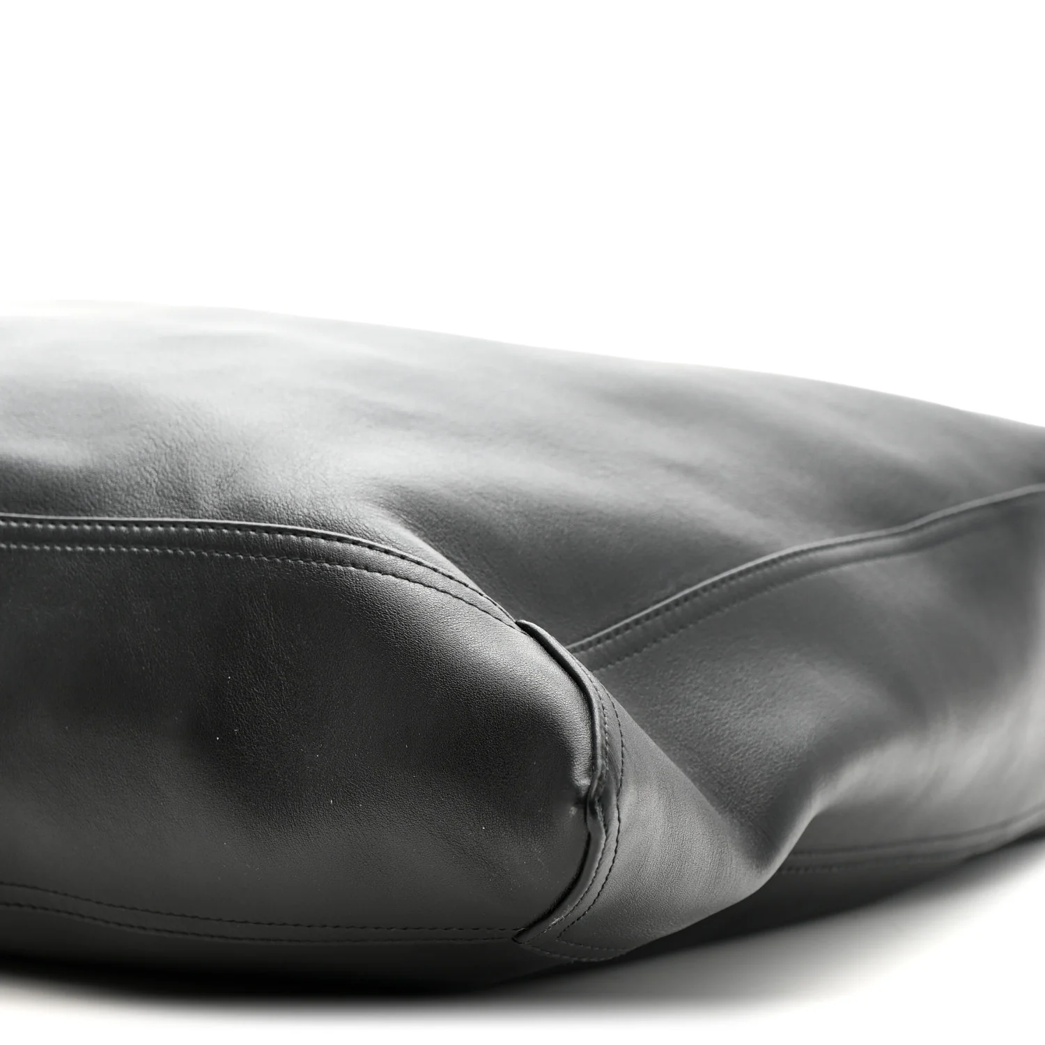 Silky Calfskin Large Hop Black - Image 21