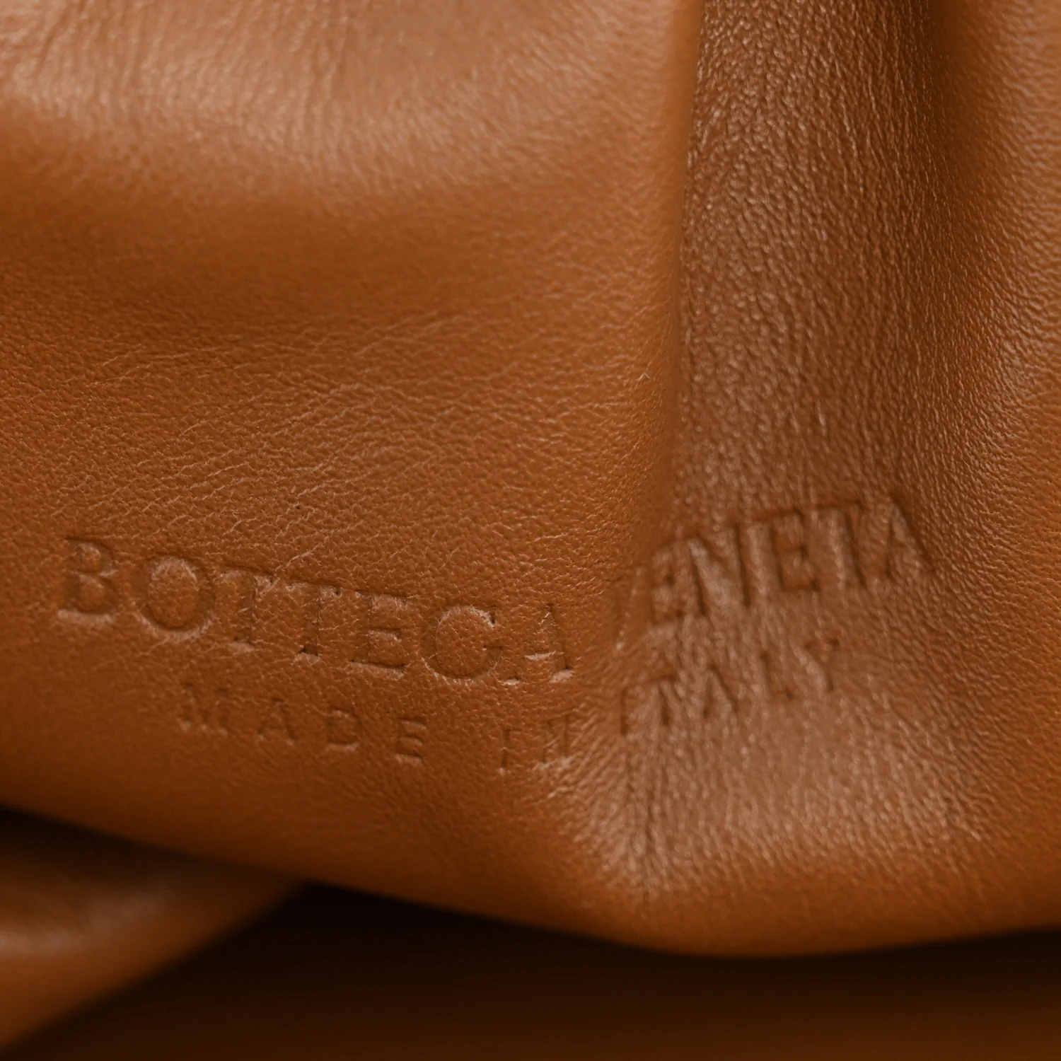 Smooth Butter Calf The Pouch Oversized Clutch Cammello - Image 12