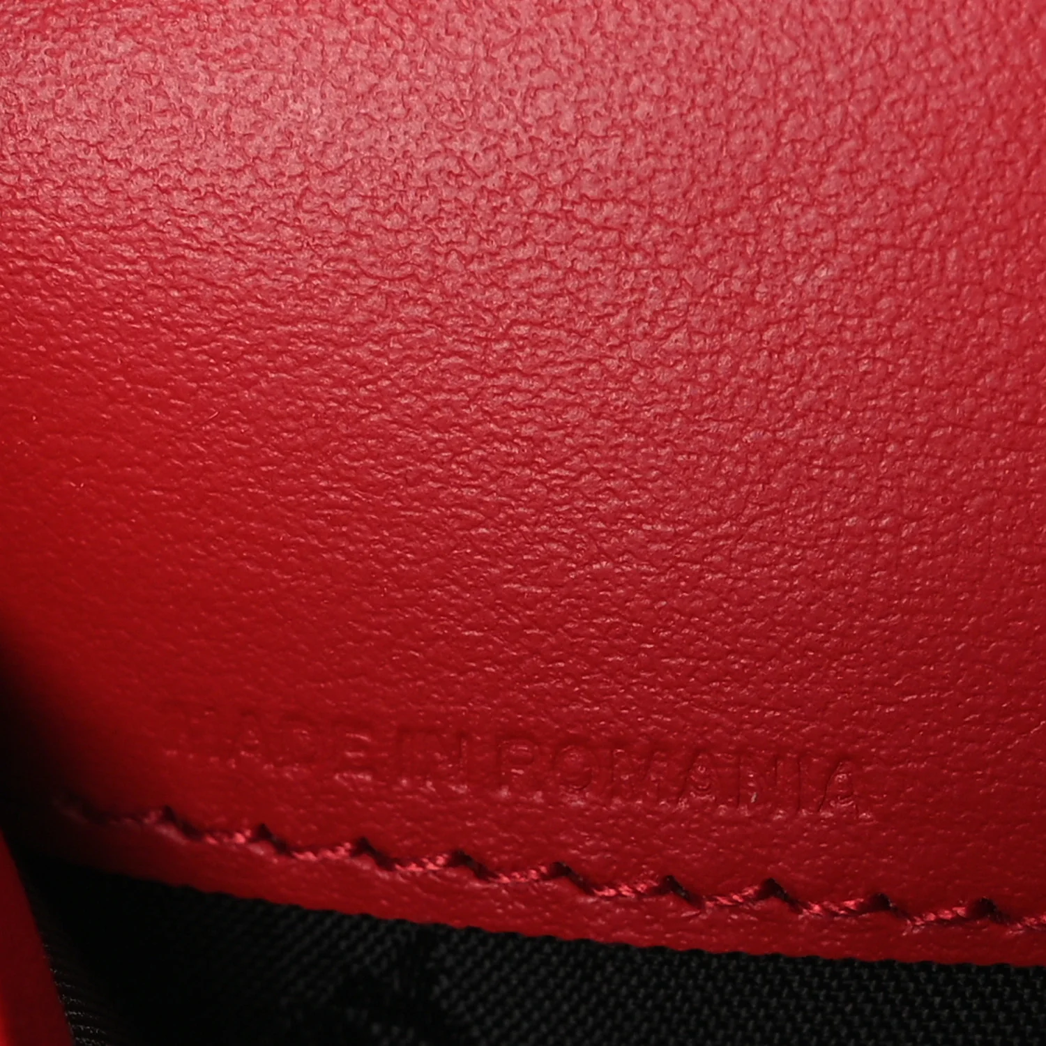Grainy Calfskin Logo Henley Wallet On Chain Red - Image 7