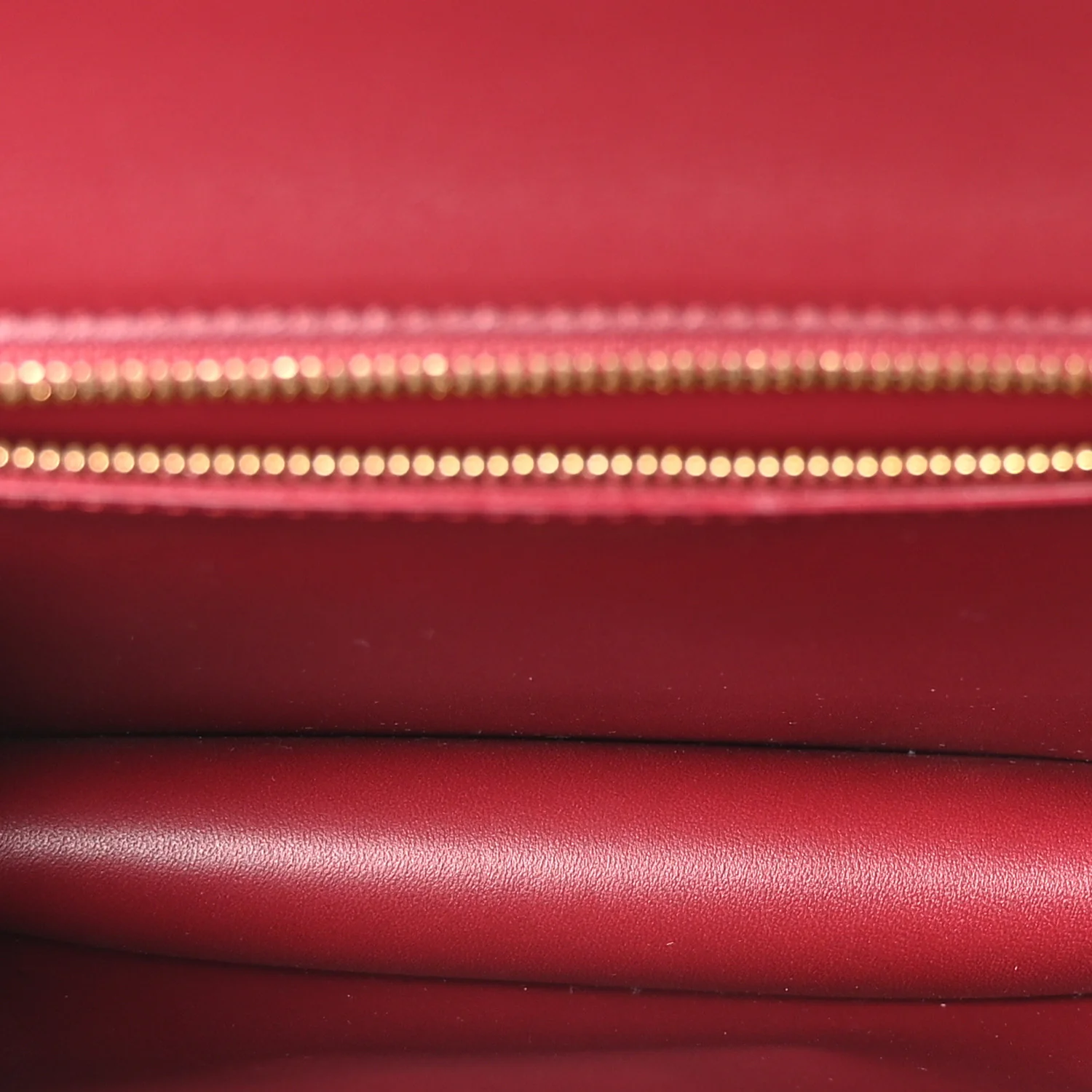 Shiny Calfskin Chain Besace Triomphe Carmin - Image 5