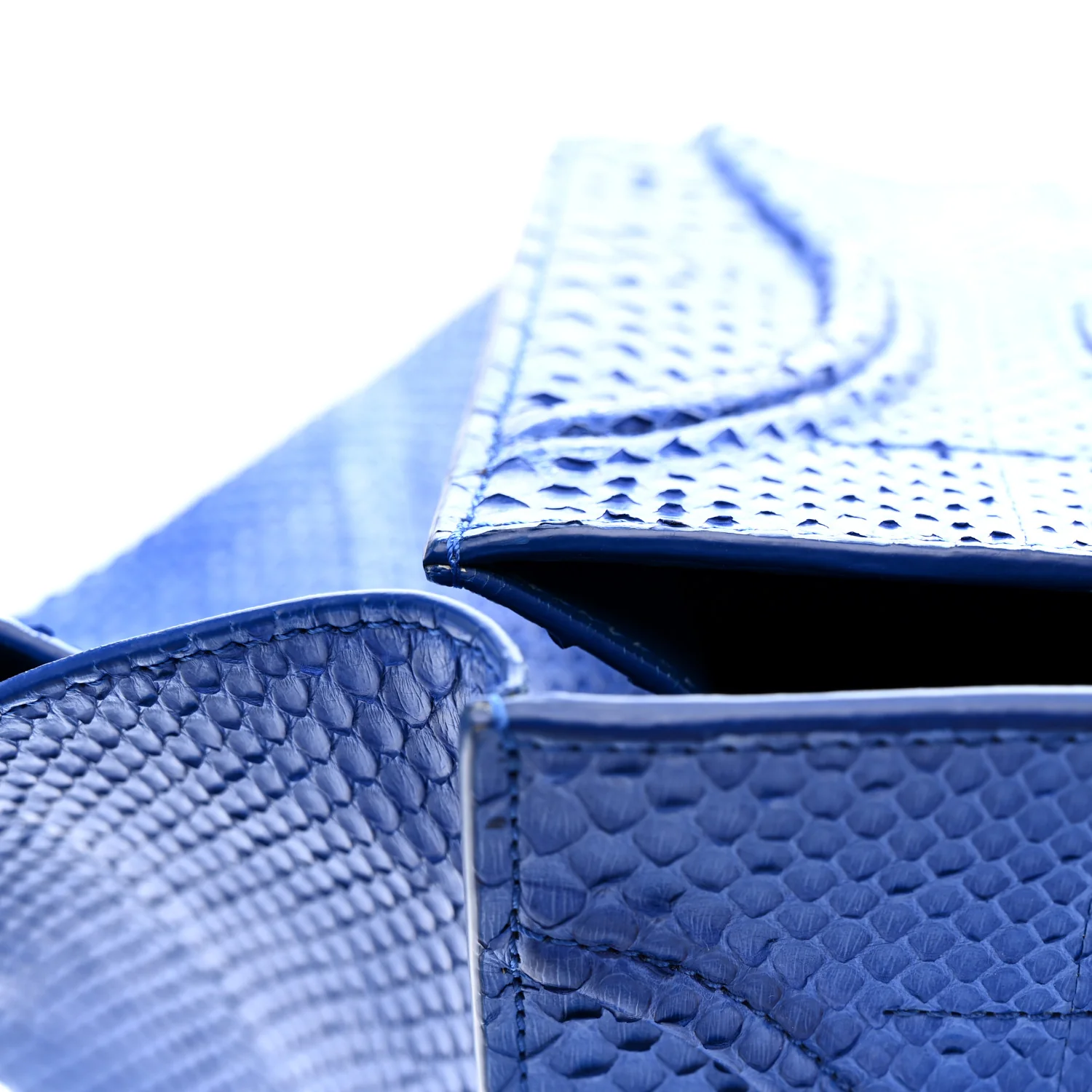 Snakeskin Medium Phantom Luggage Blue - Image 12