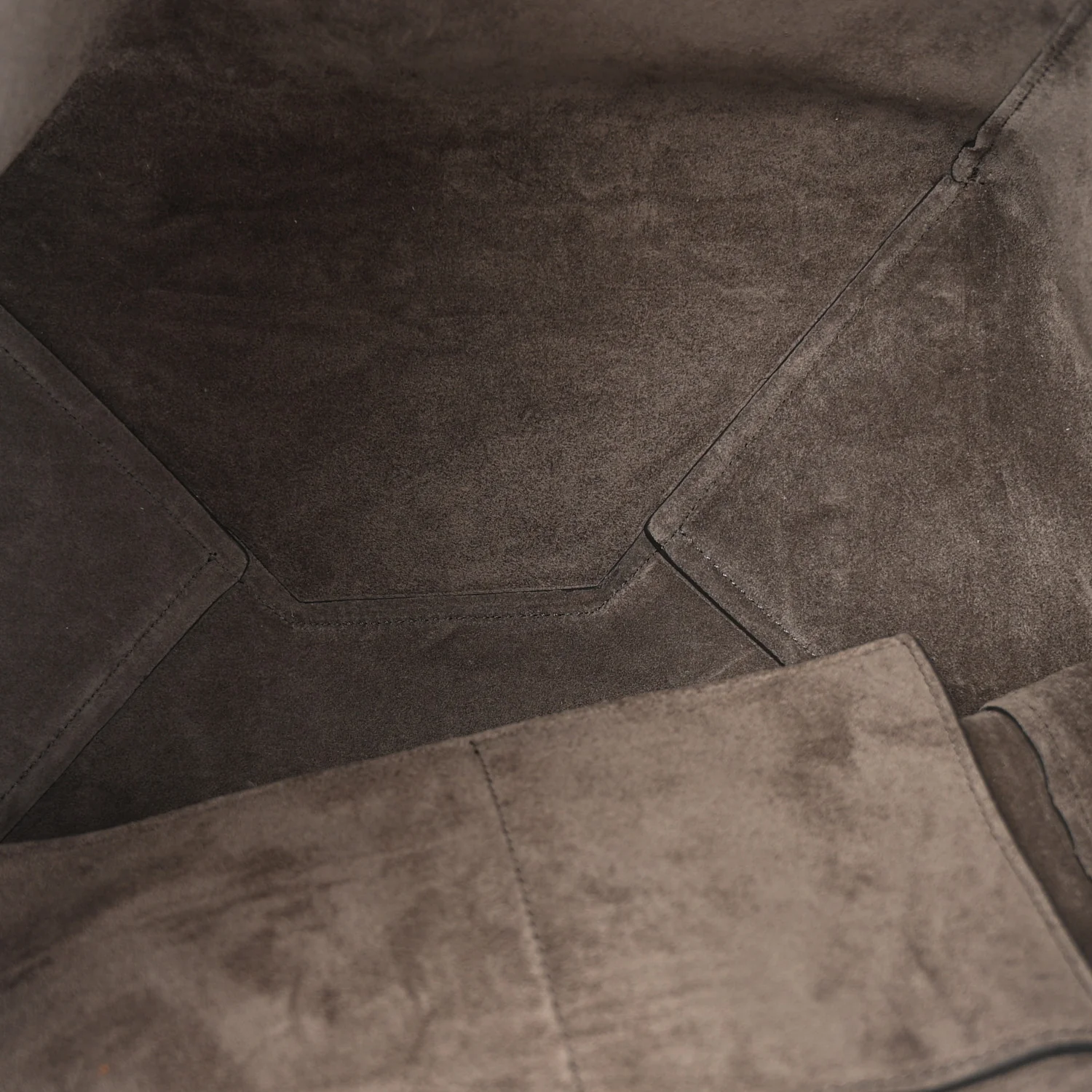 Soft Grained Calfskin Small Belt Cabas Phantom Grey - Image 5