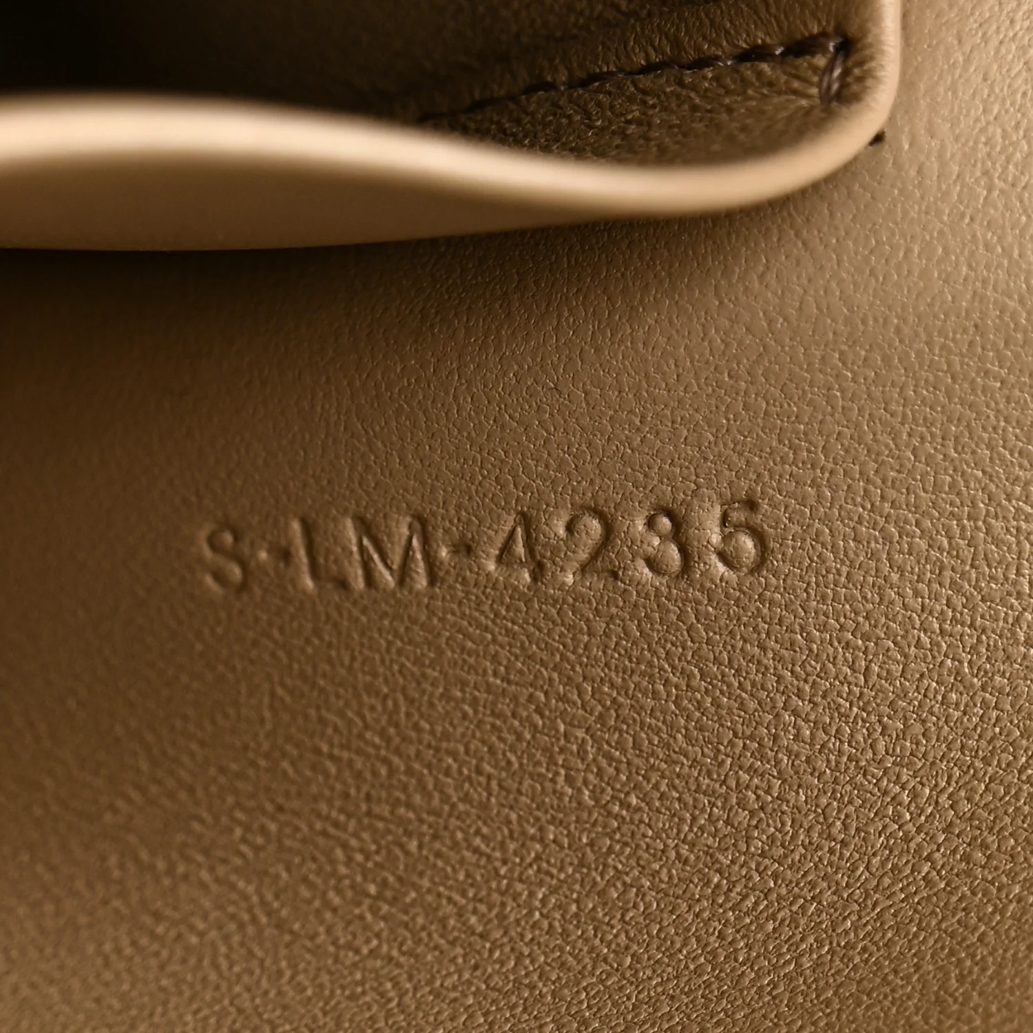 Supple Calfskin Medium Nino Safari - Image 7