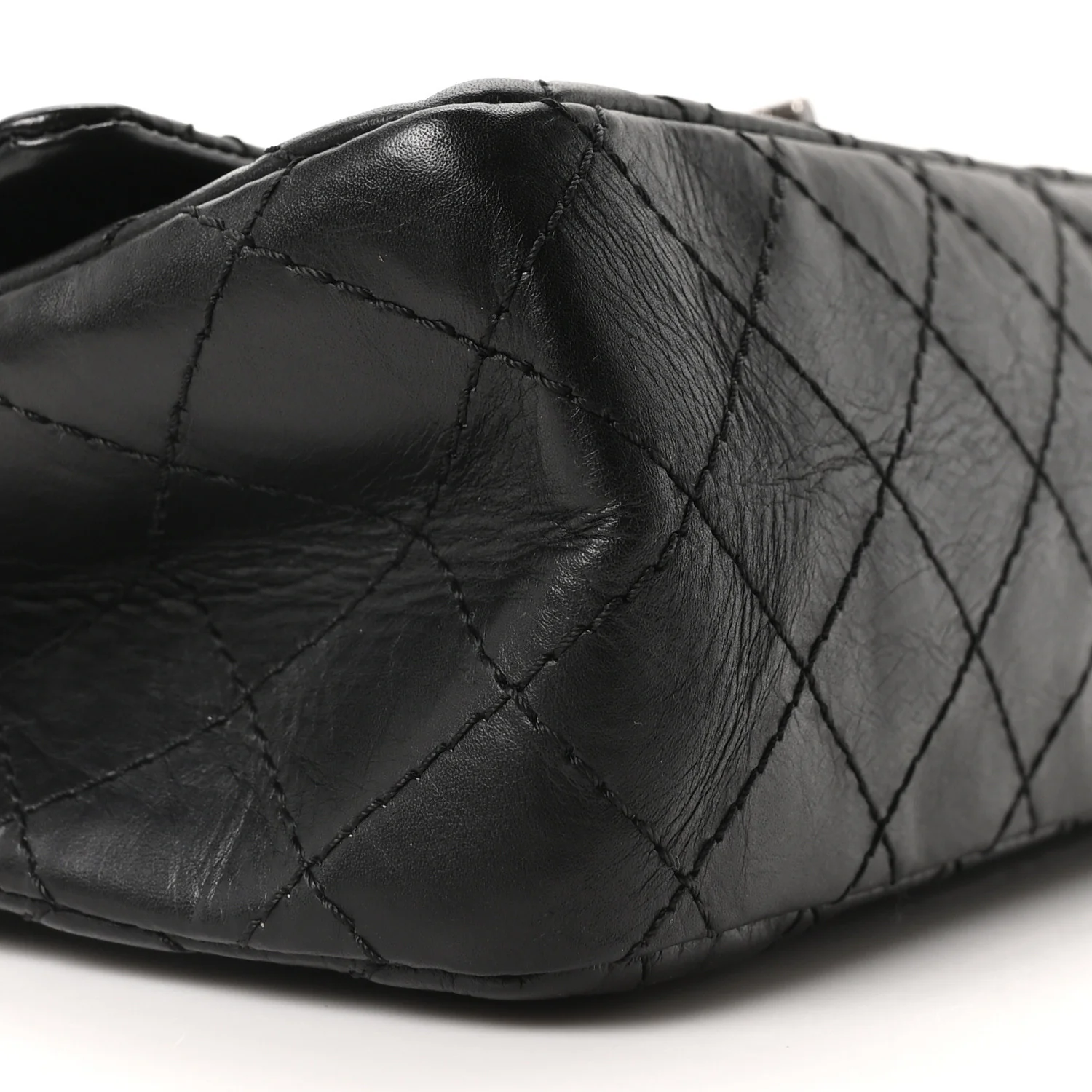 Aged Calfskin Quilted 2.55 Reissue 225 Flap Black - Image 9