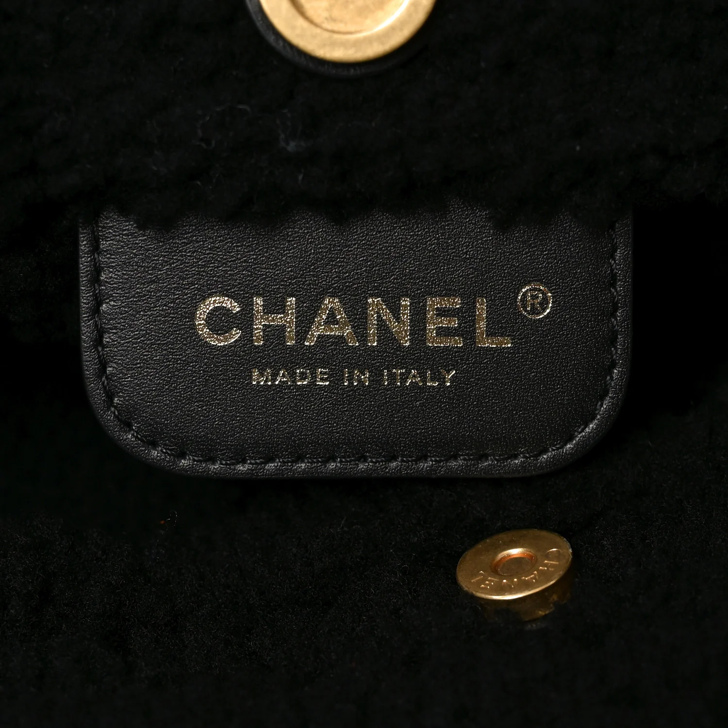 Aged Lambskin Shearling Quilted Small Chanel 22 Black - Image 7