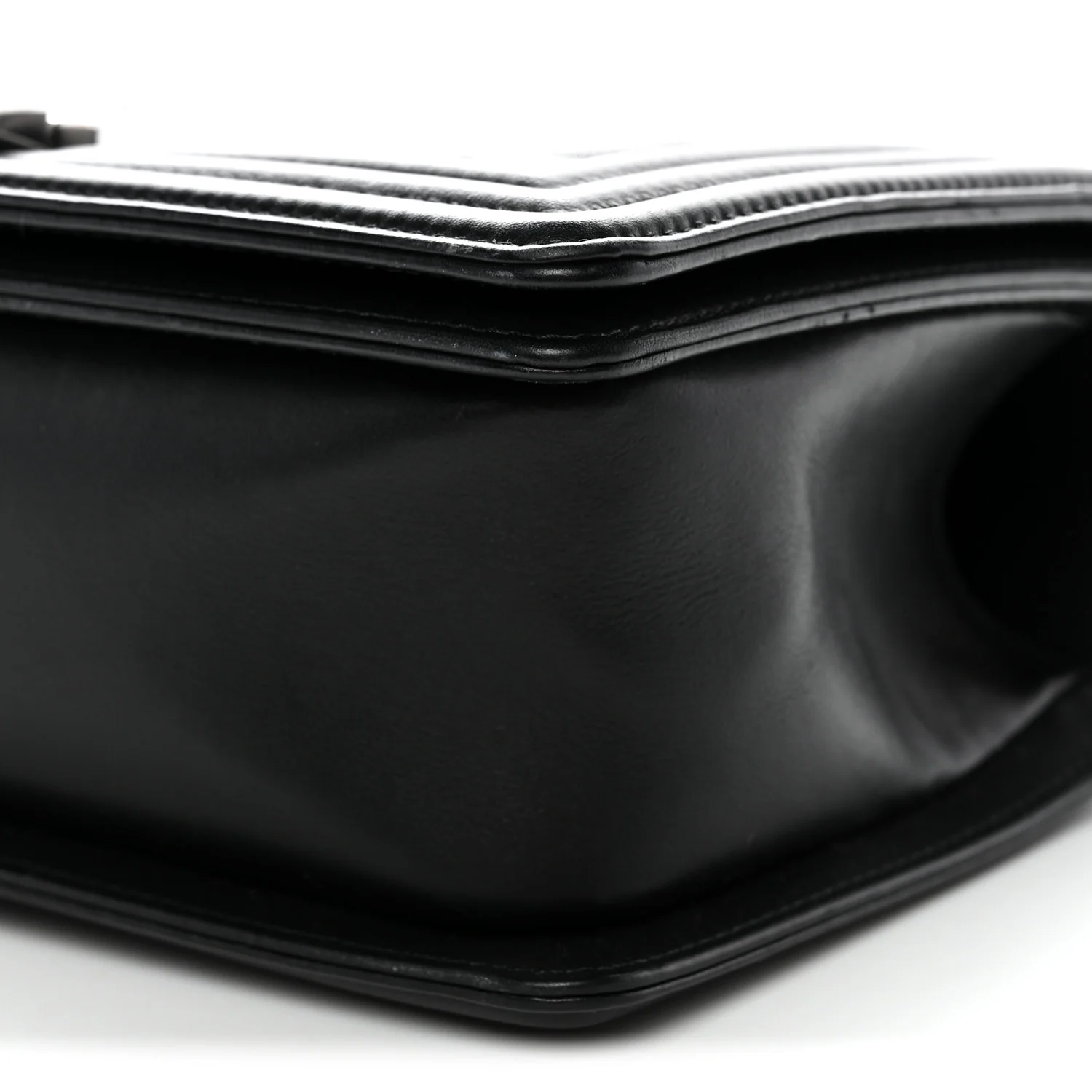 Calfskin Chevron Quilted Medium Boy Flap Black - Image 10