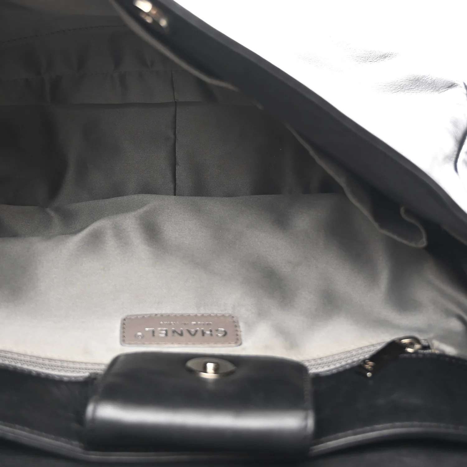 Calfskin Modern Chain Rhodoid Flap Black - Image 5