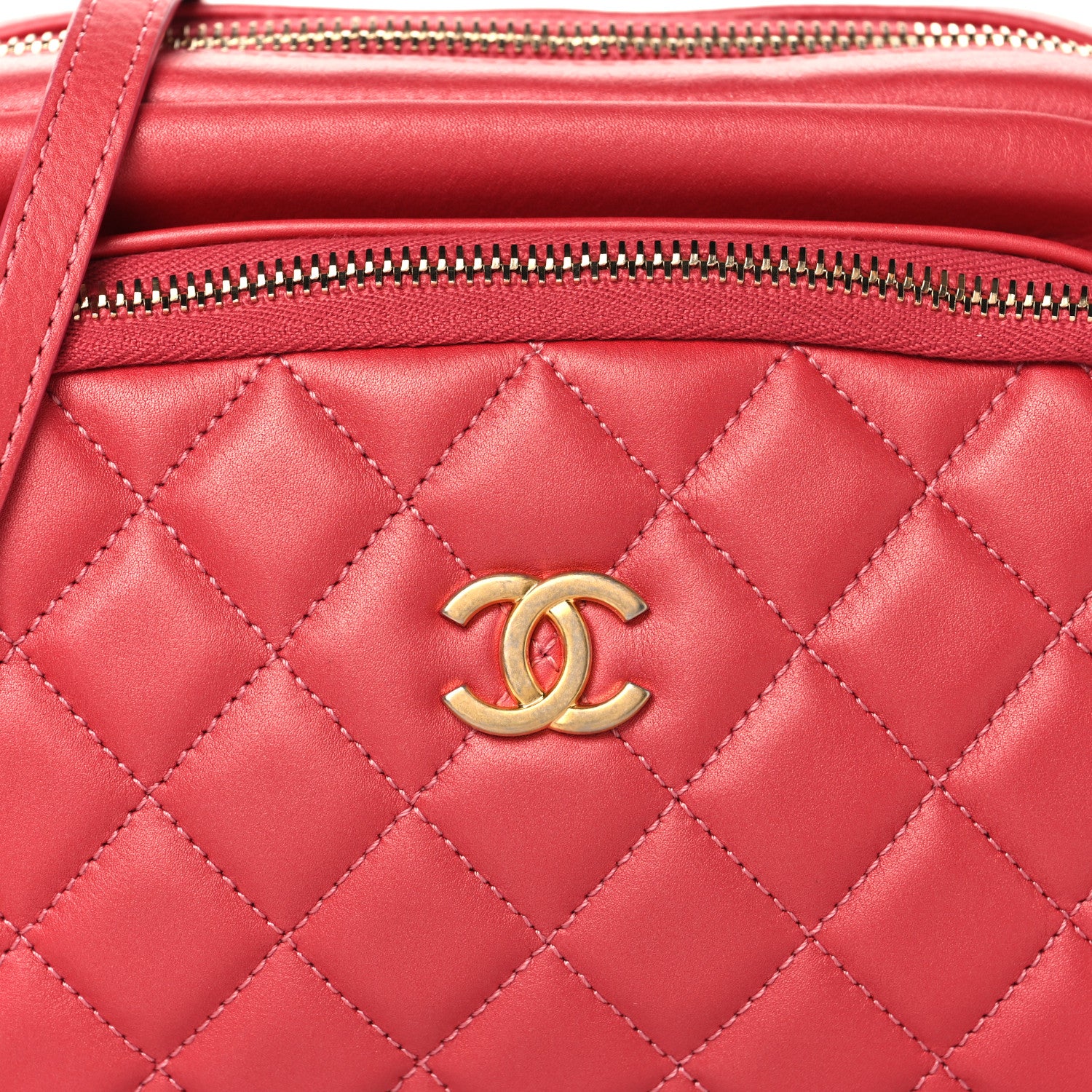 Calfskin Quilted Day Trips Camera Case Pink - Image 9