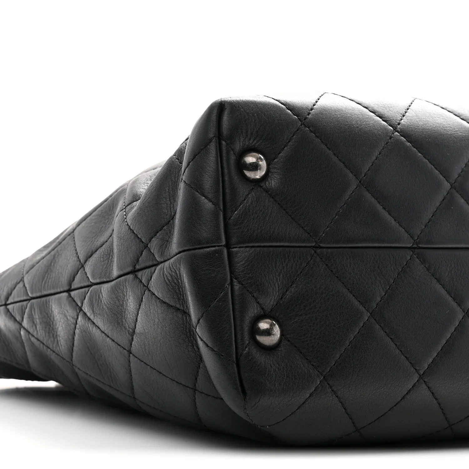 Calfskin Quilted Large Shopping In Chains Tote Black - Image 9