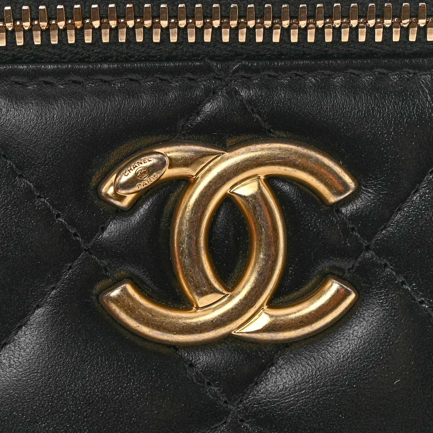Calfskin Quilted Mini Perfect Fit Vanity Case With Chain Black - Image 10