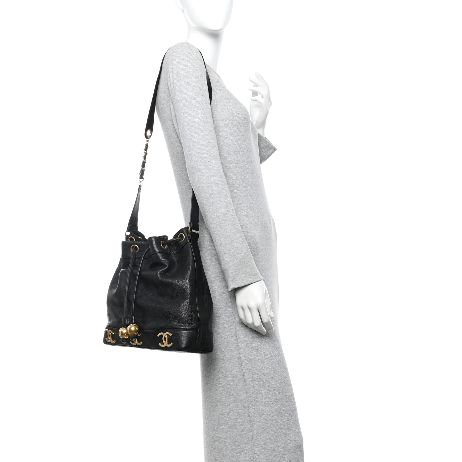 Caviar CC Drawstring Shoulder Bag Black - Image 2