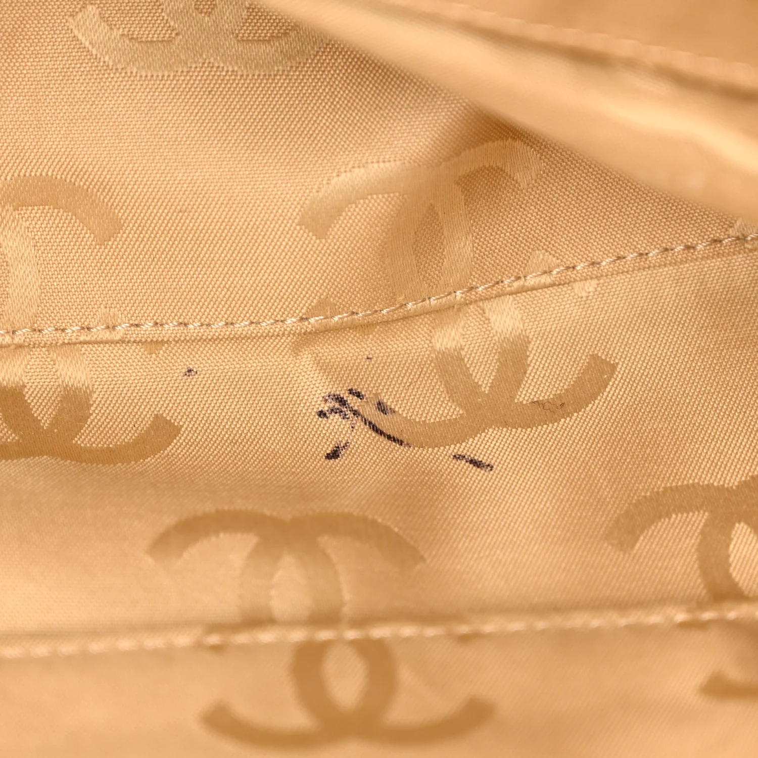 Caviar CC Stitched Medium Tote Beige - Image 11