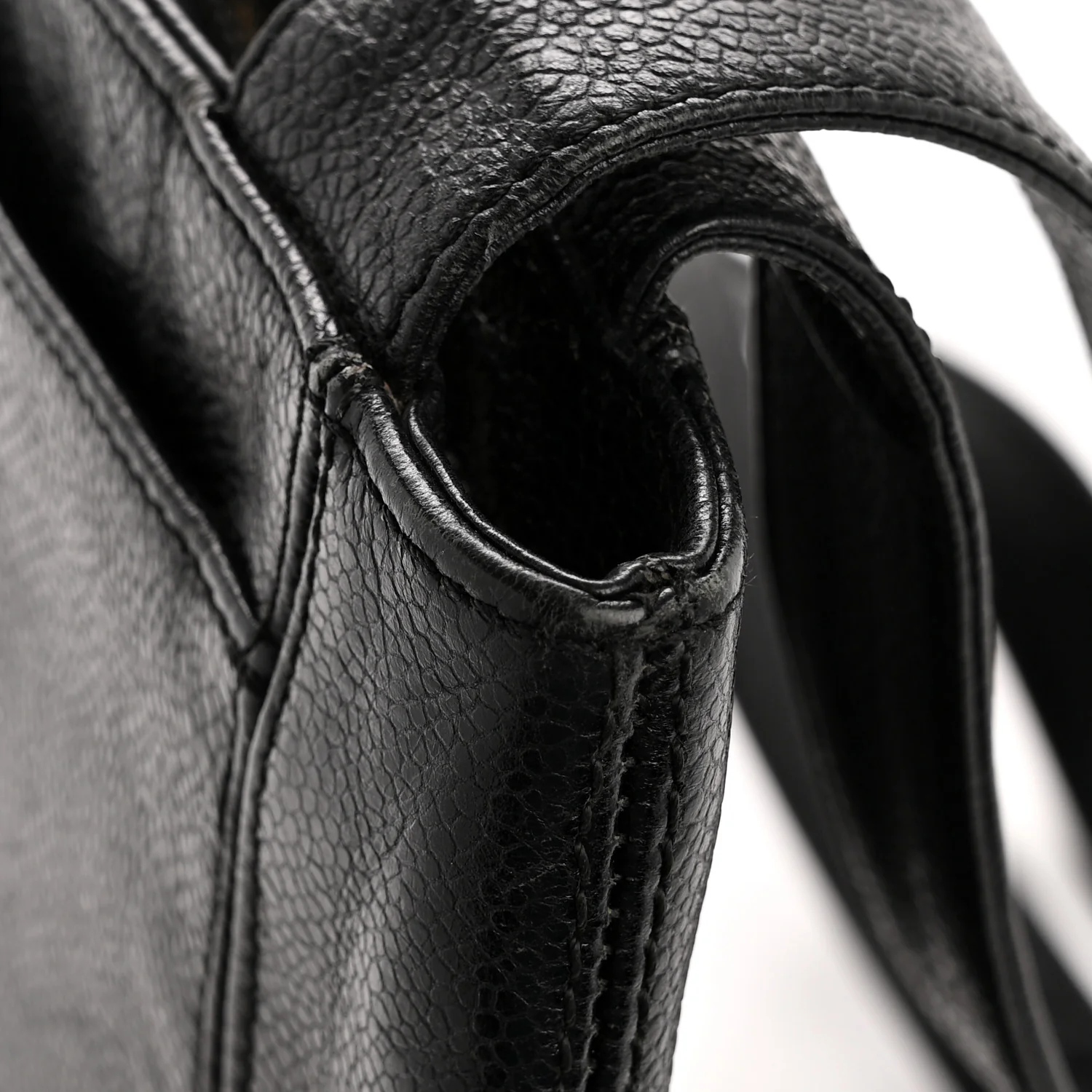 Caviar Logo Shoulder Bag Black - Image 14