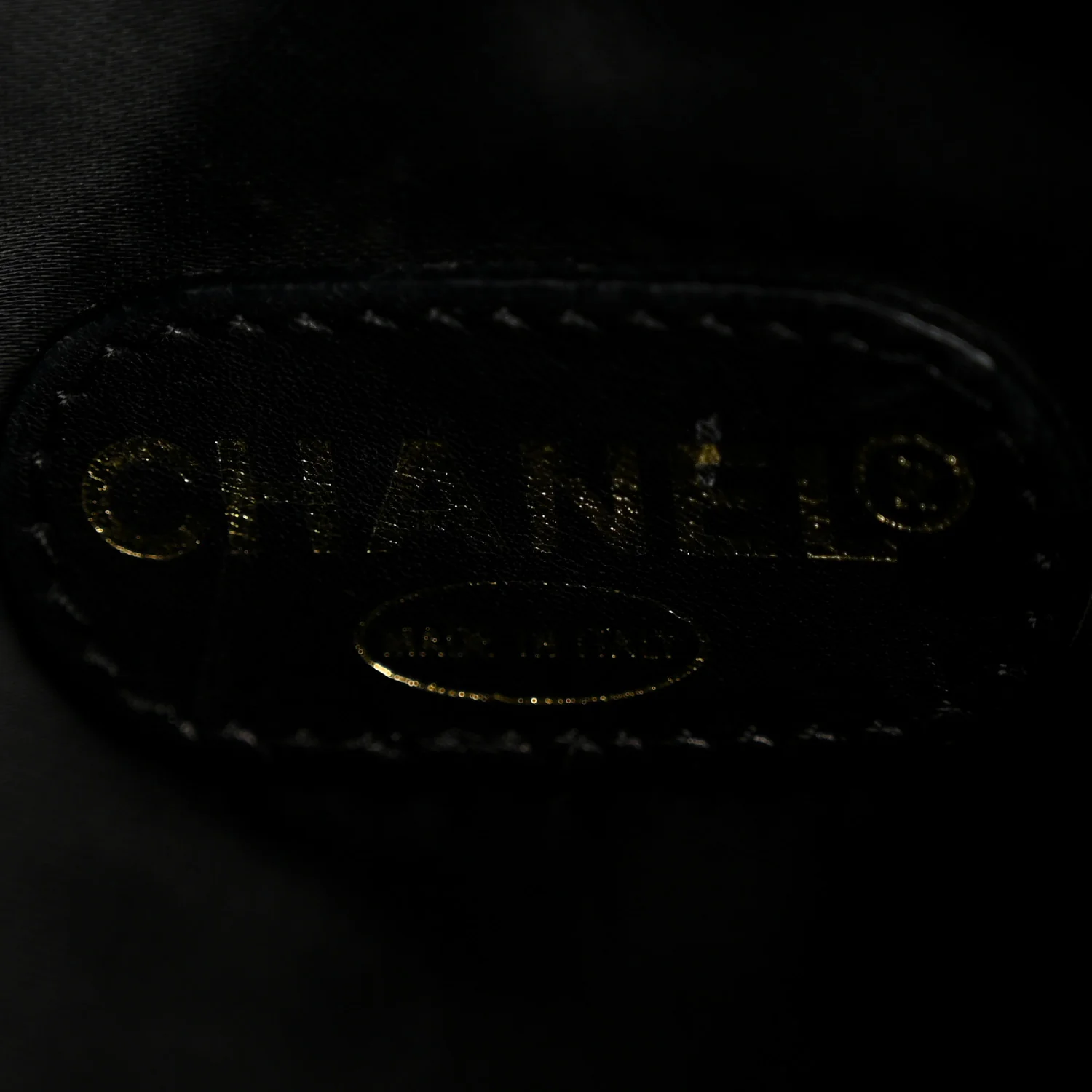 Caviar Logo Shoulder Bag Black - Image 6
