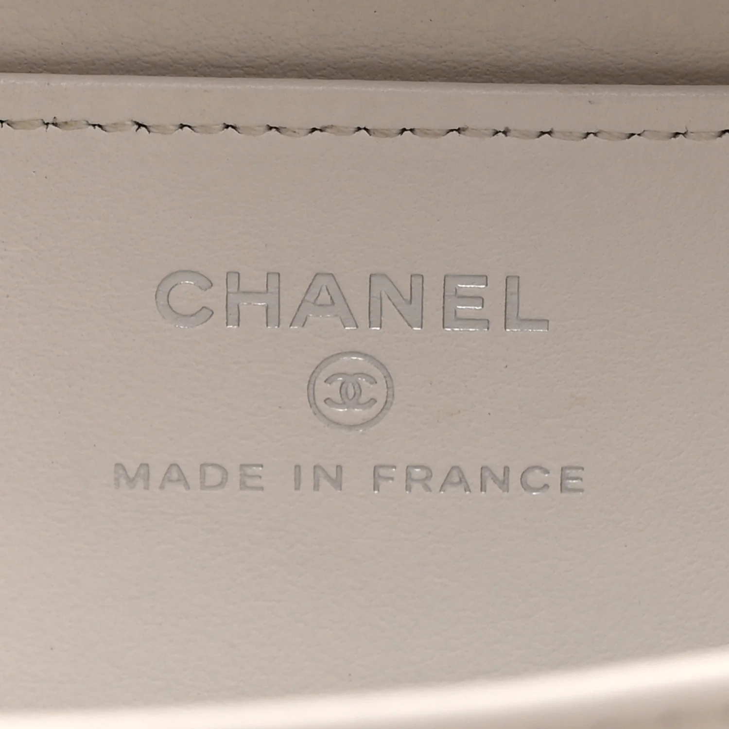 Caviar Quilted Camera Bag White - Image 6