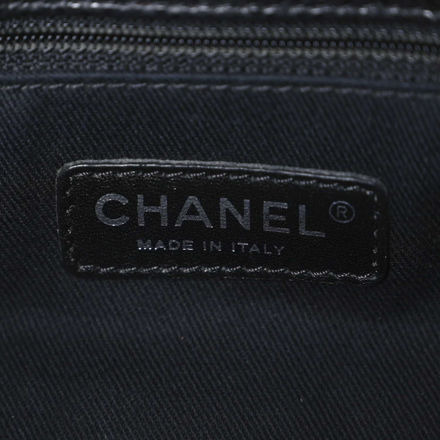 Caviar Quilted CC Timeless Soft Tote Black - Image 6