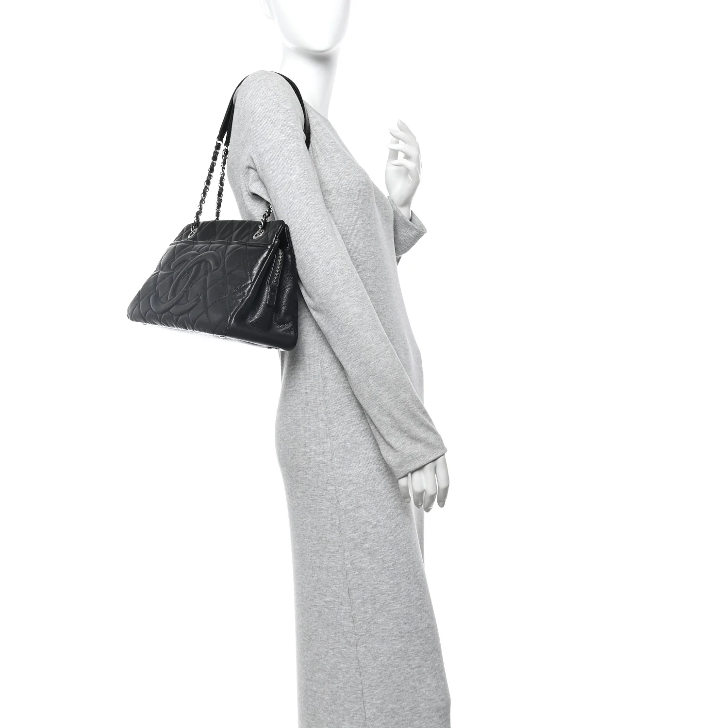 Caviar Quilted CC Timeless Soft Tote Black - Image 2