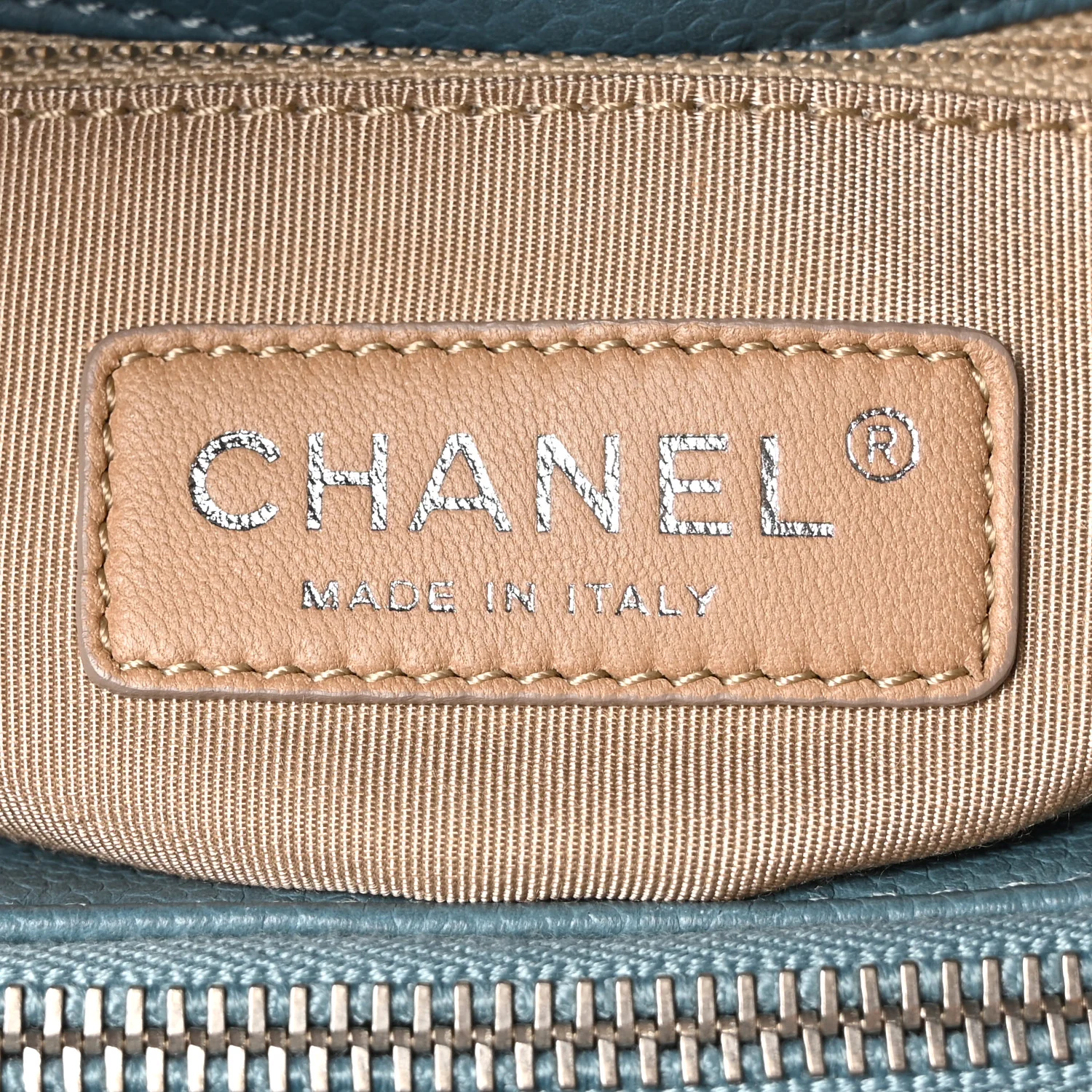 Caviar Quilted CC Timeless Soft Tote Blue - Image 6