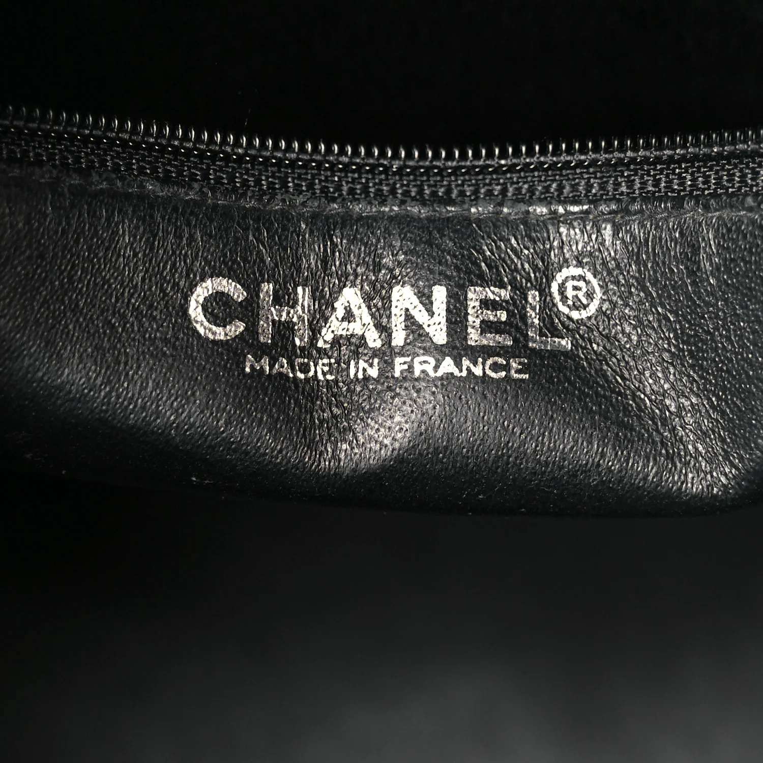 Caviar Quilted Medallion Tote Black - Image 6
