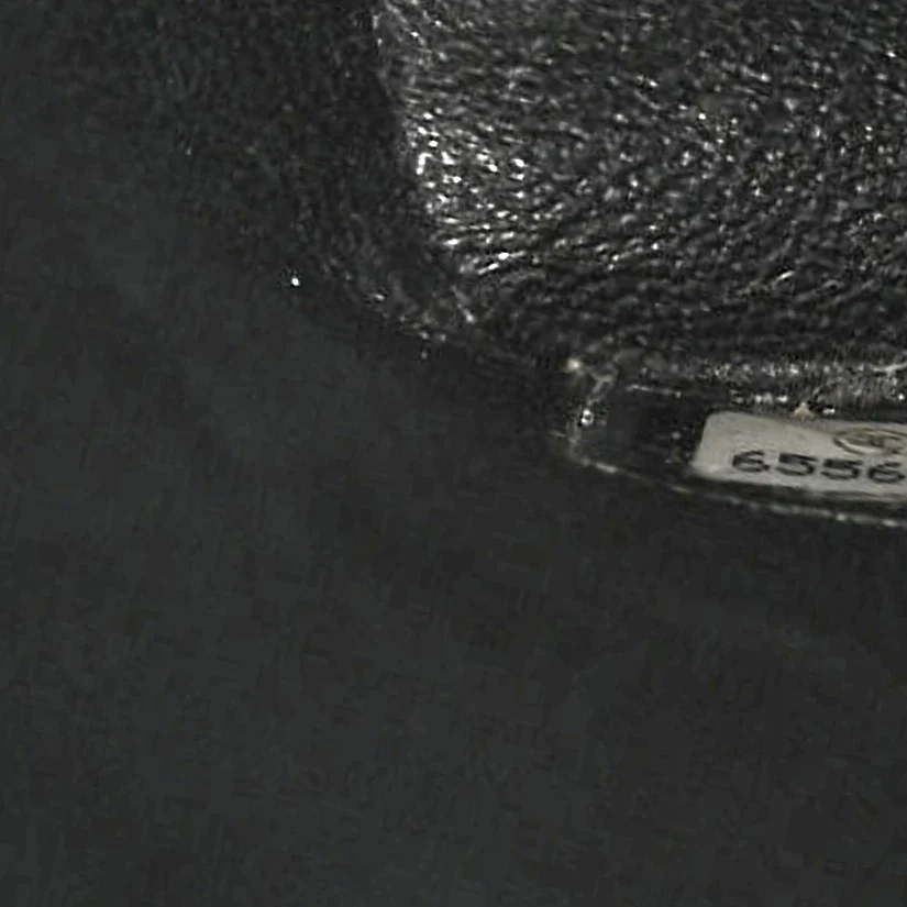 Caviar Quilted Medallion Tote Black - Image 7